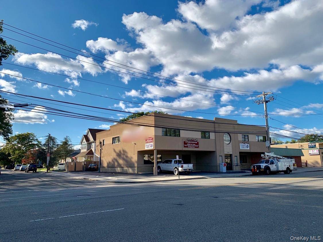 1061 N Broadway, Massapequa, NY 11758