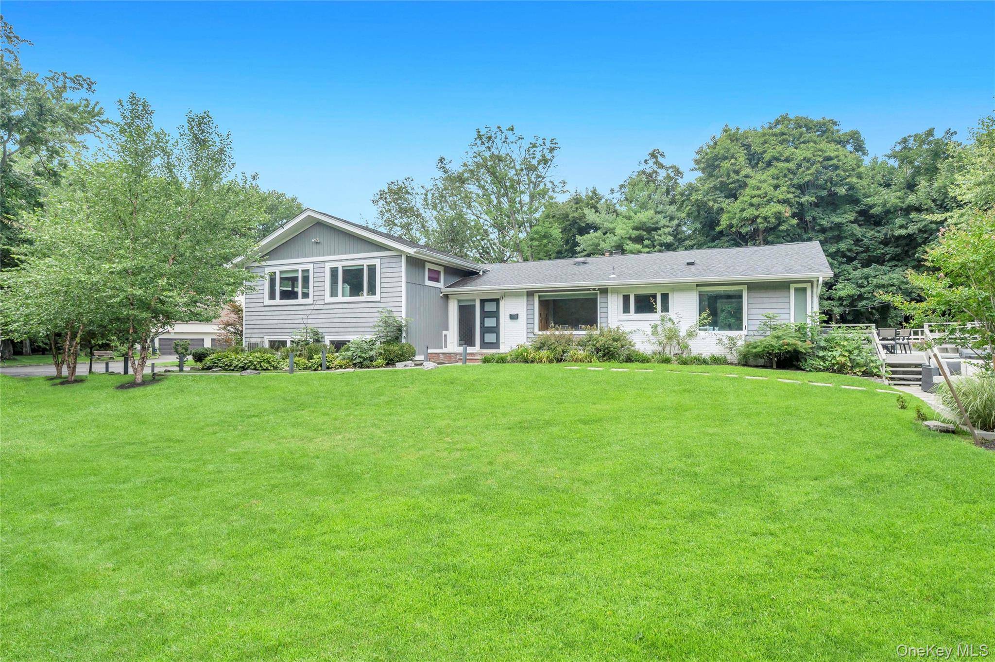 125 Hicks LN, Great Neck, NY 11024
