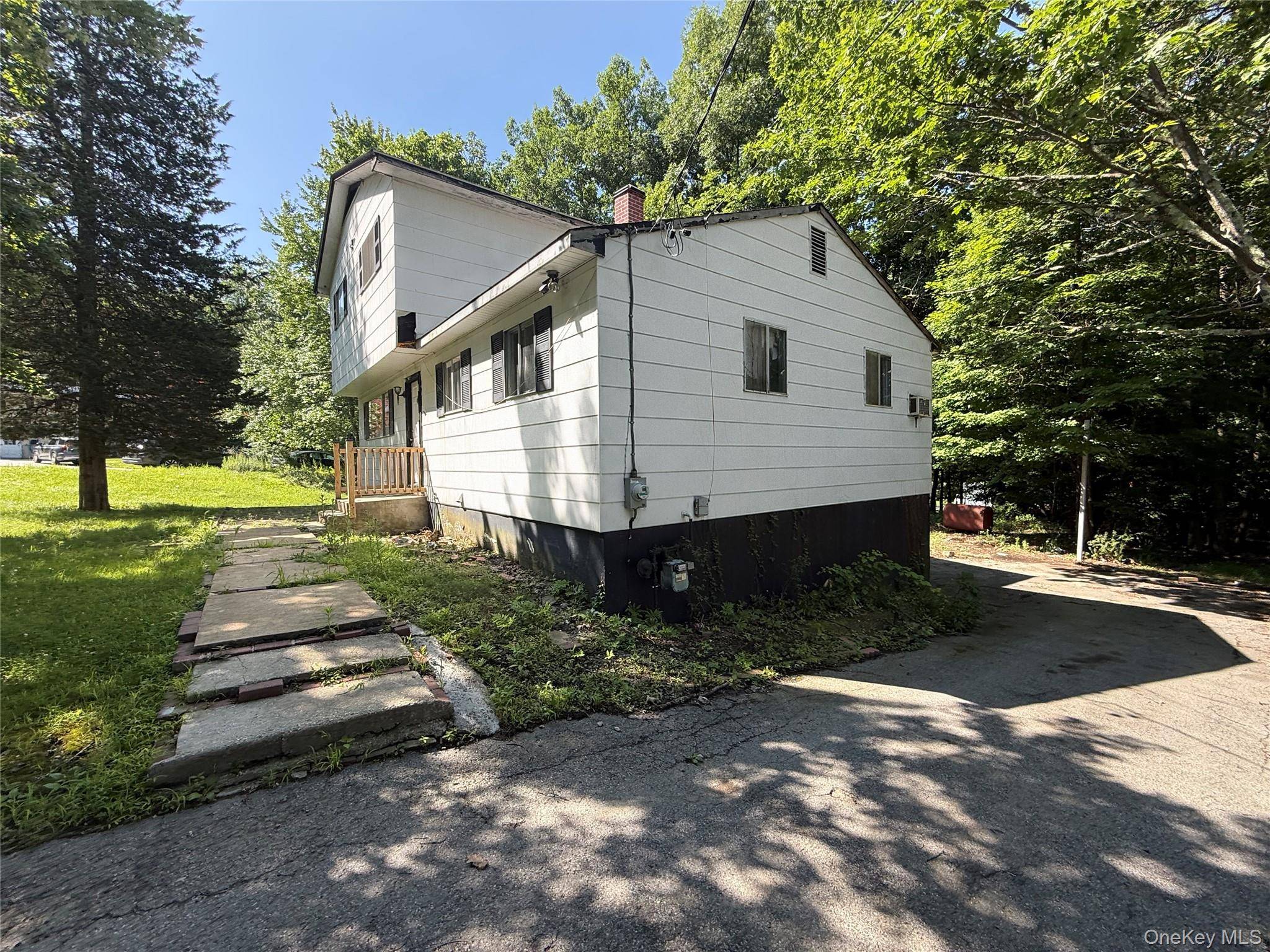 3 Galveston DR, Monroe, NY 10950