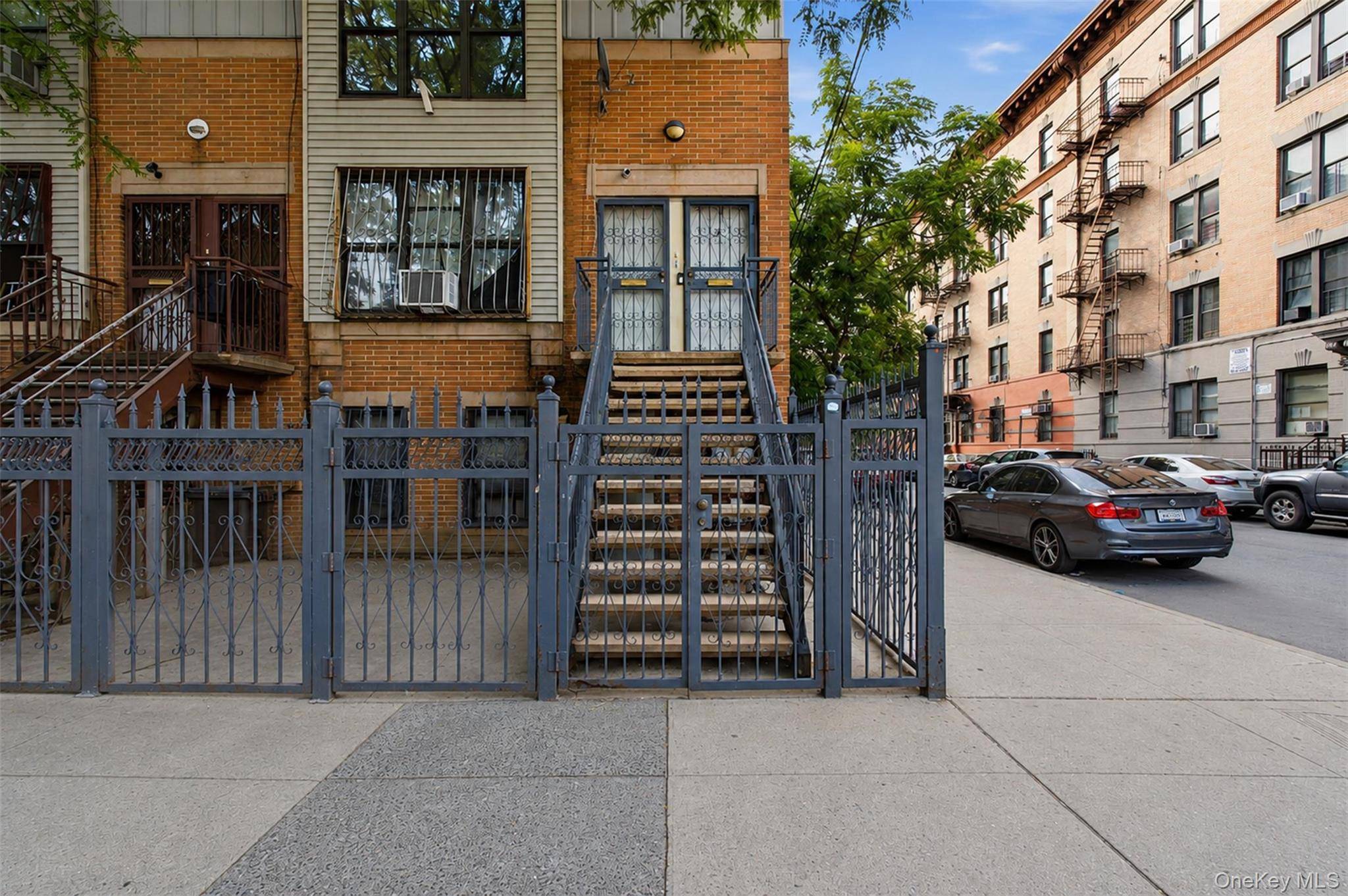 2000 Mapes AVE, Bronx, NY 10460