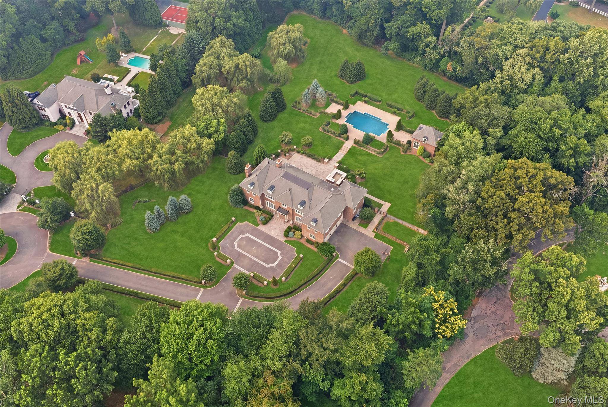 33 Chicken Valley RD, Old Brookville, NY 11545