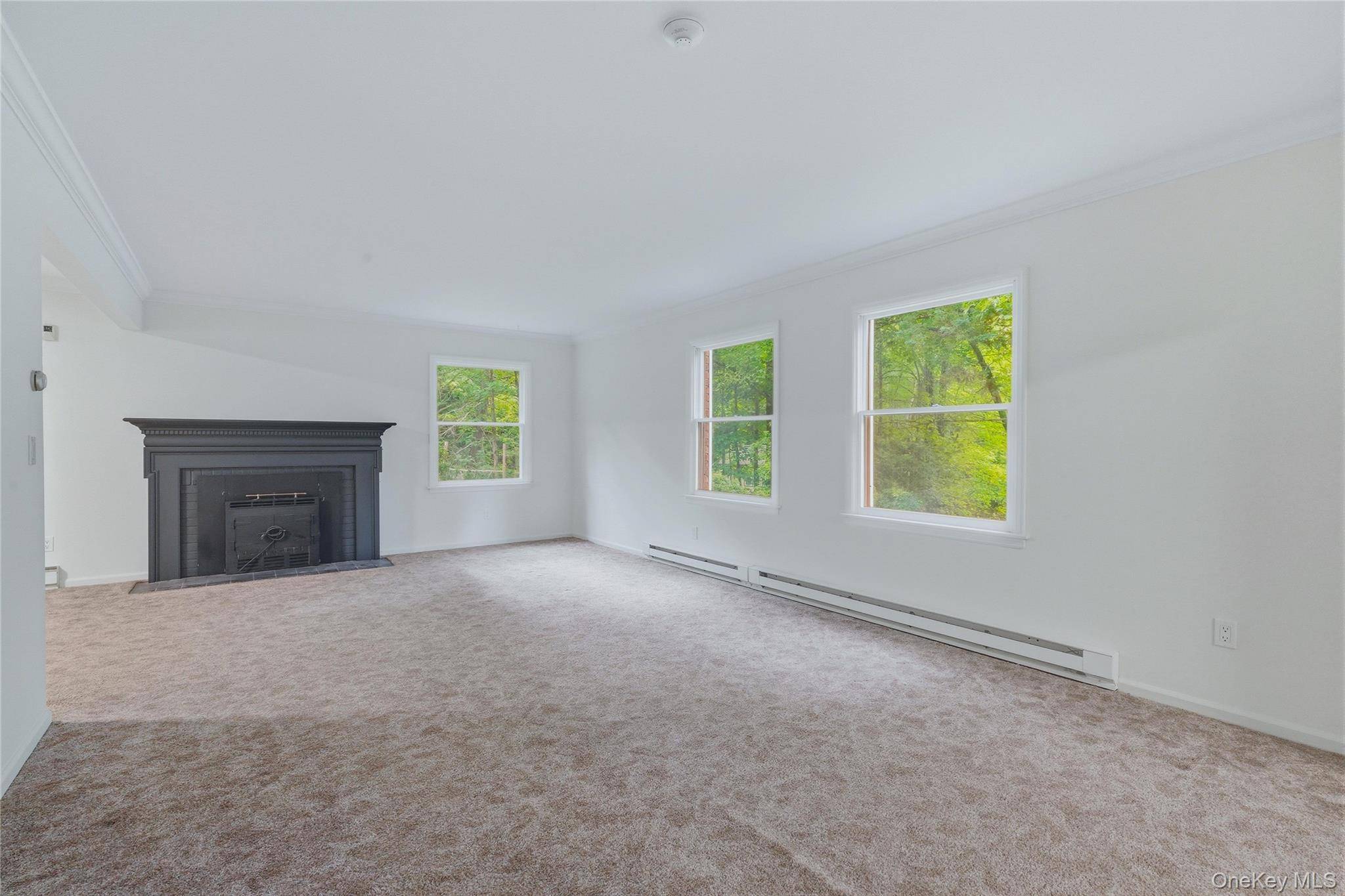 2320 Glasco TPKE, Woodstock, NY 12498