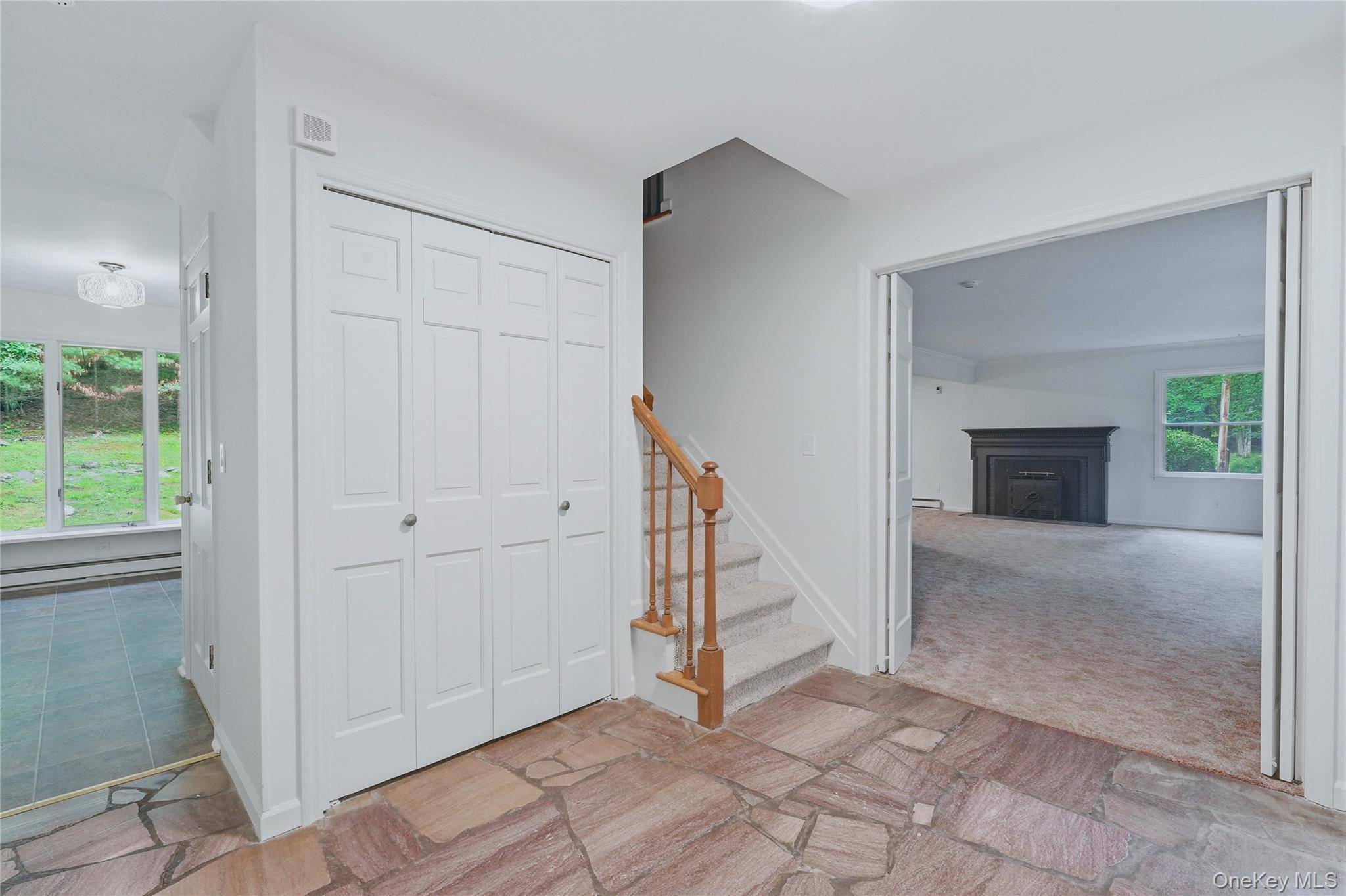2320 Glasco TPKE, Woodstock, NY 12498