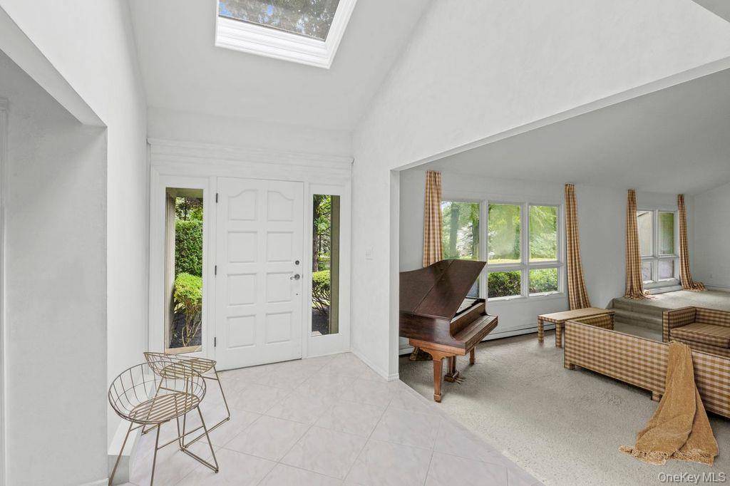 30 Fairway DR, Port Jefferson, NY 11777