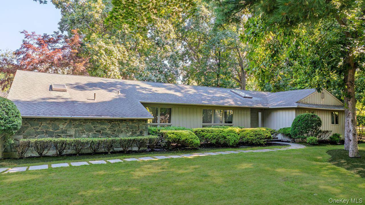 30 Fairway DR, Port Jefferson, NY 11777