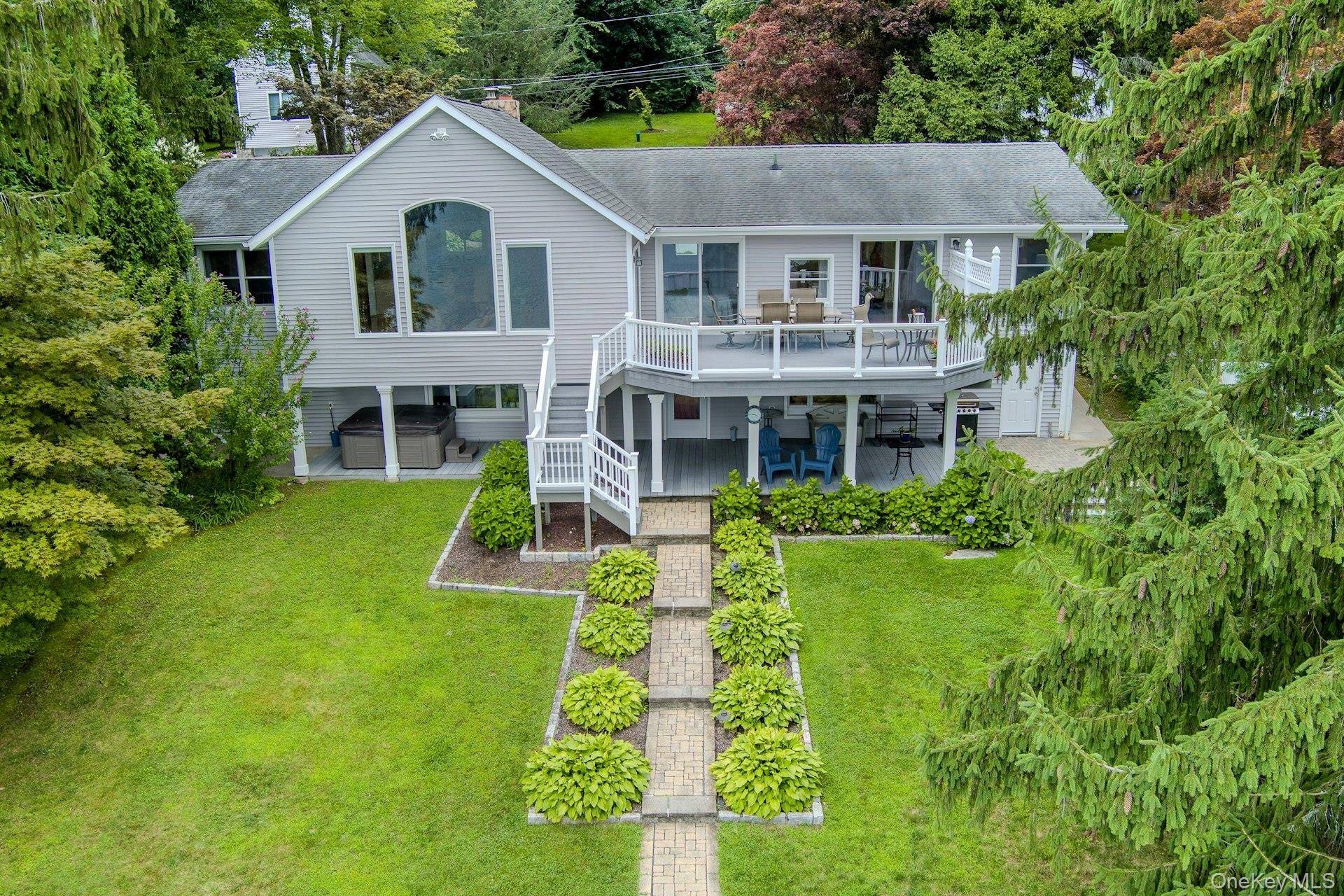 11 Lakeside RD, Mahopac, NY 10541