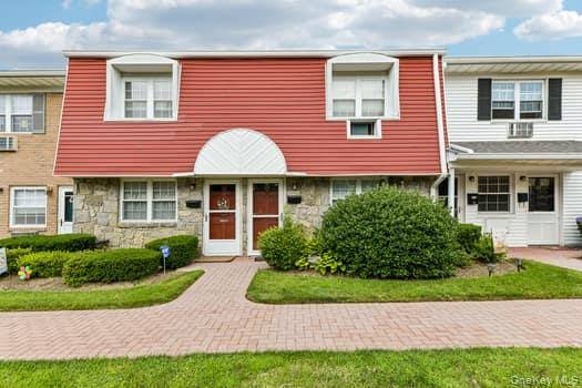 15 Springwood DR, North Babylon, NY 11703,Video Tour