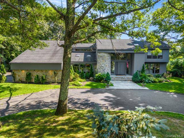 6 Fox Hunt CT, Huntington, NY 11743