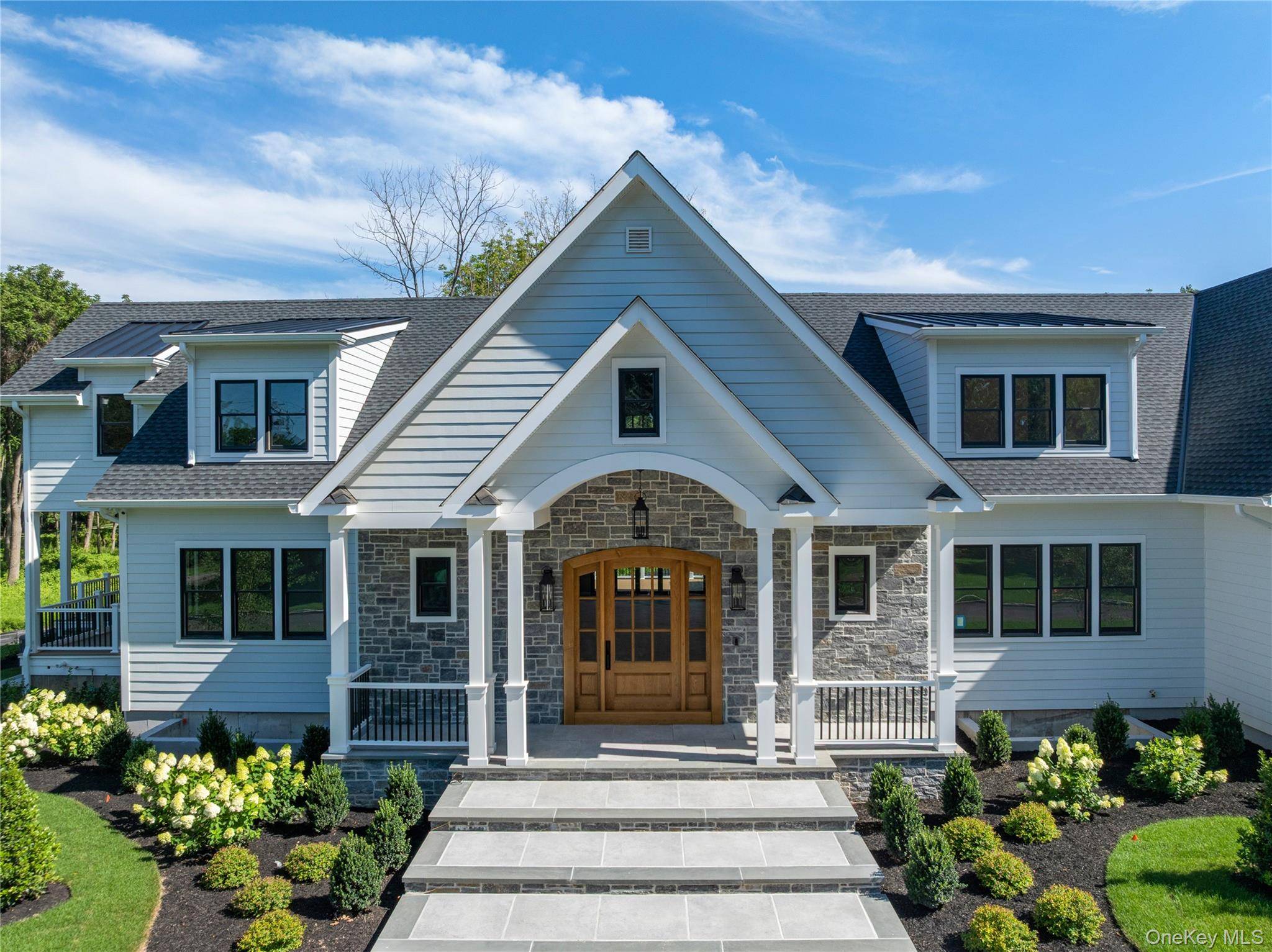 220 Beach RD, Centre Island, NY 11771