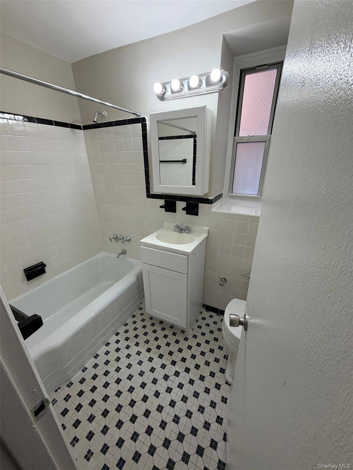 480 Riverdale AVE #1F, Yonkers, NY 10705