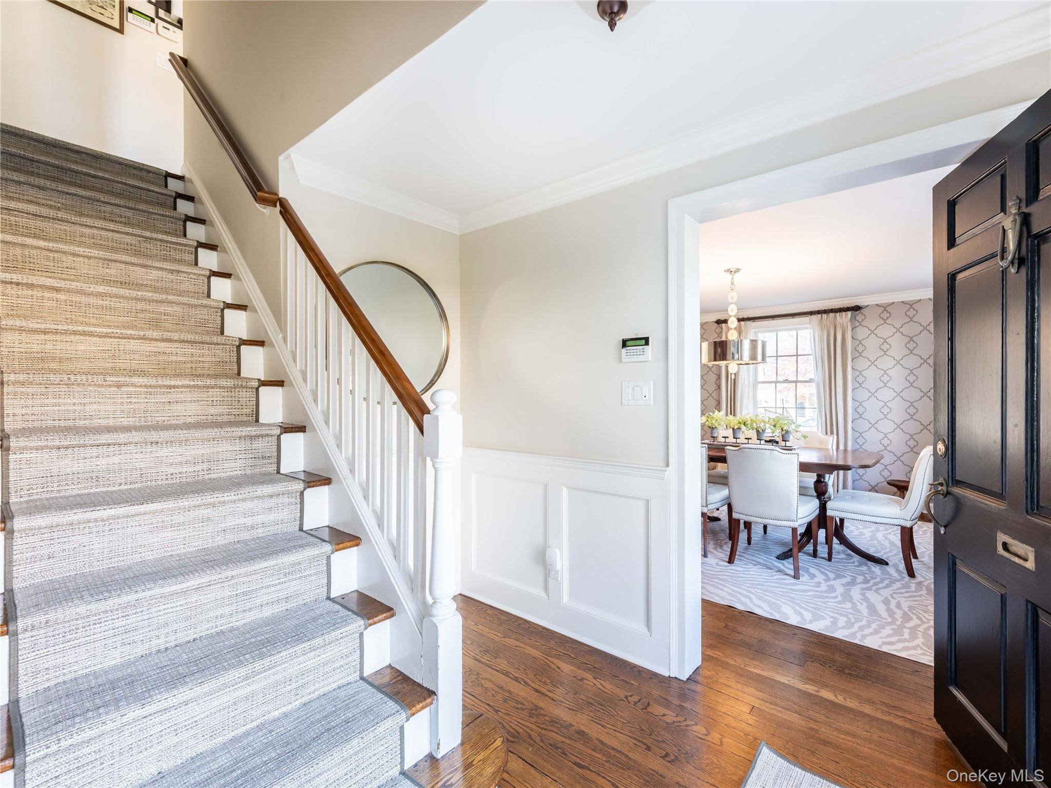 99 Thayer RD, Manhasset, NY 11030