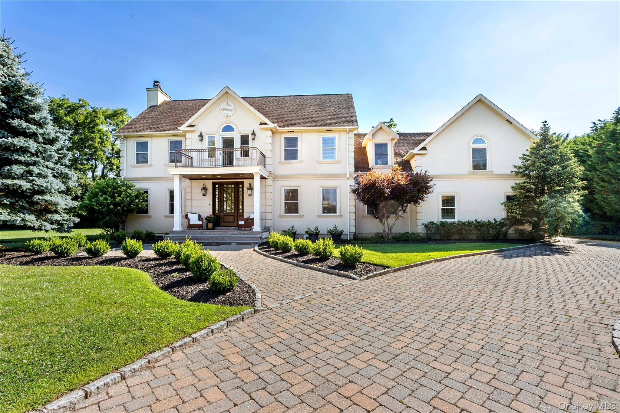 705 Gus DR, East Marion, NY 11939