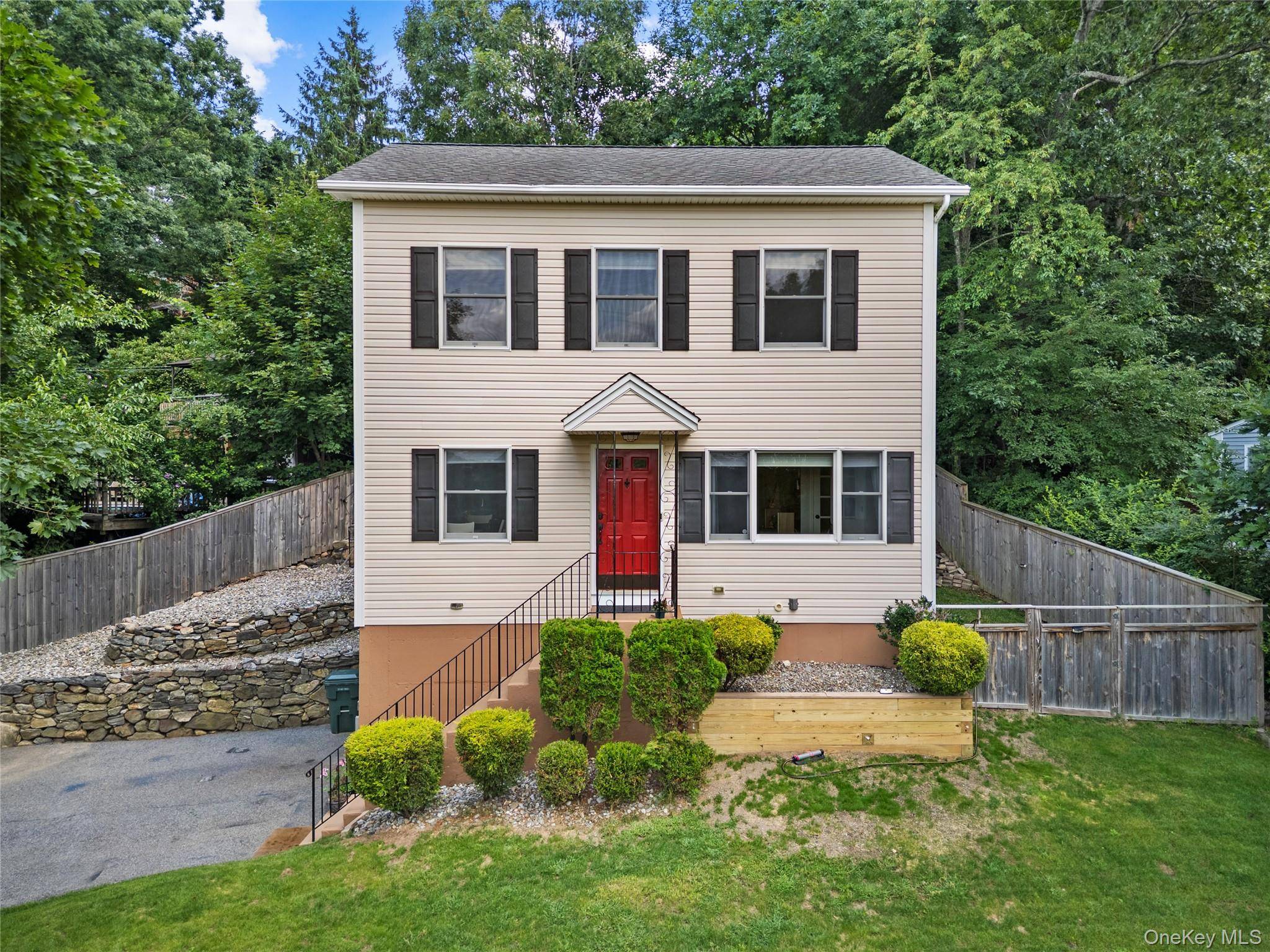 36 Grandview DR, Mahopac, NY 10541