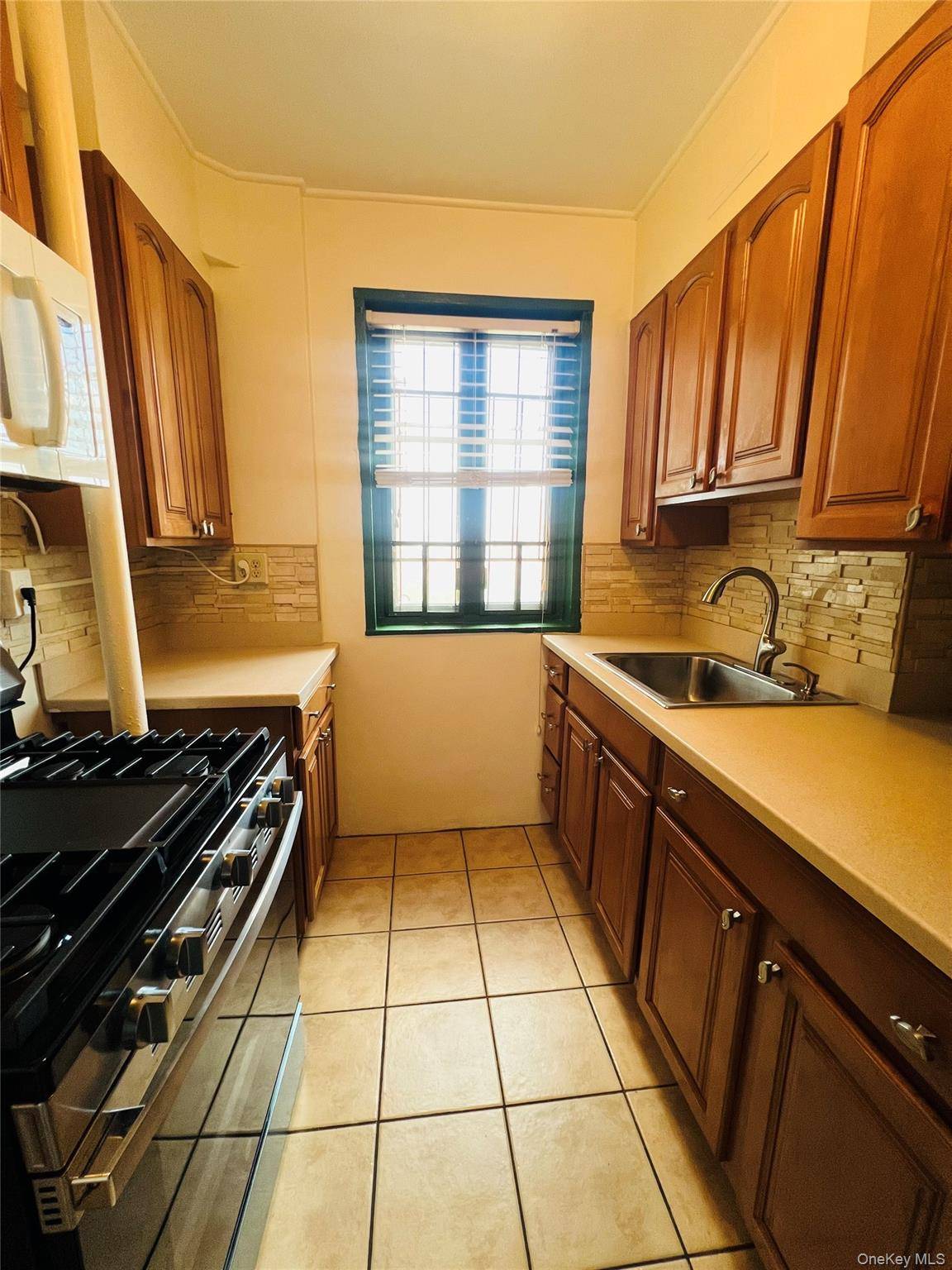 1595 Unionport RD #11A, Bronx, NY 10462