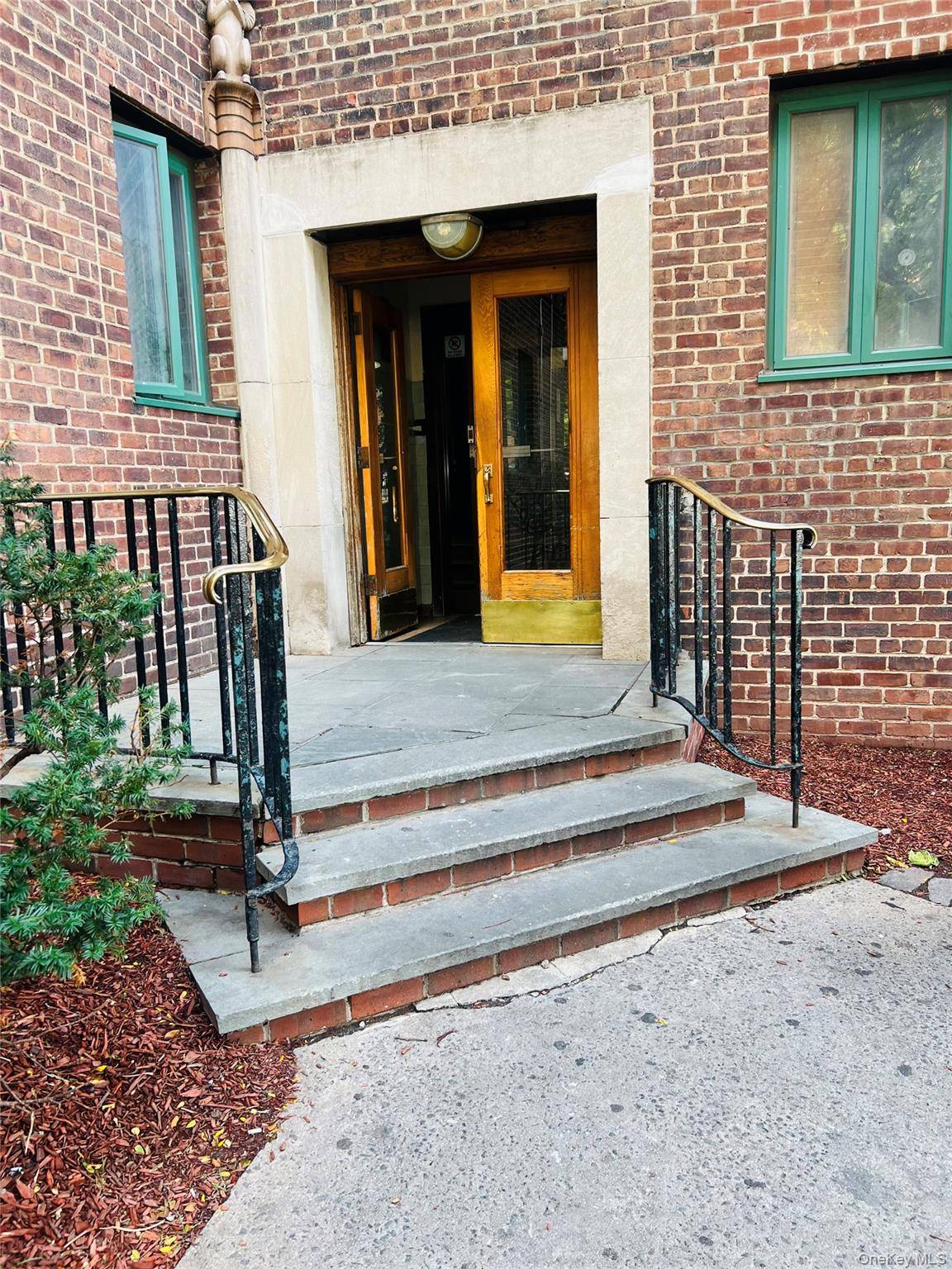 1595 Unionport RD #11A, Bronx, NY 10462