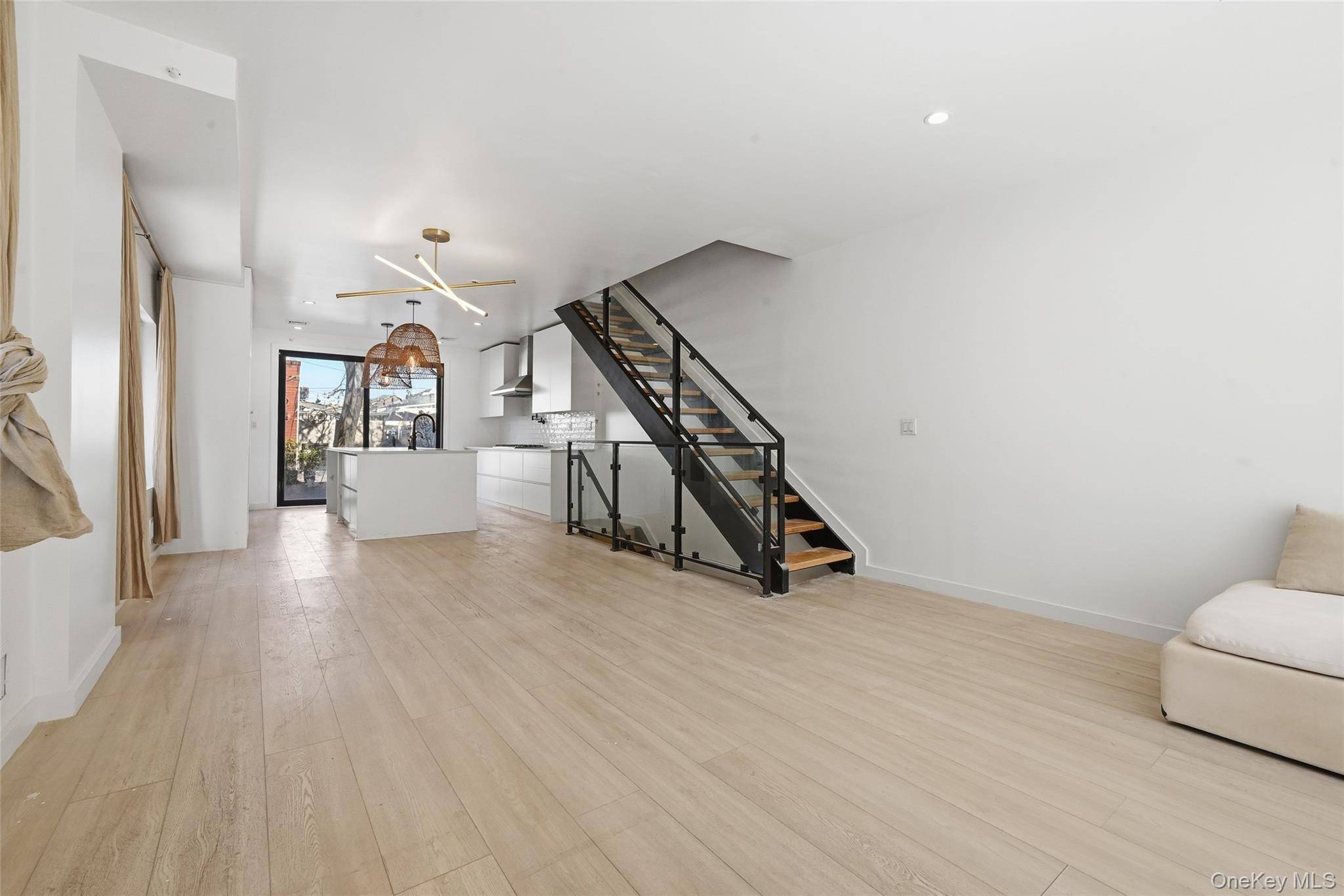 67-38 6th AVE, Brooklyn, NY 11220