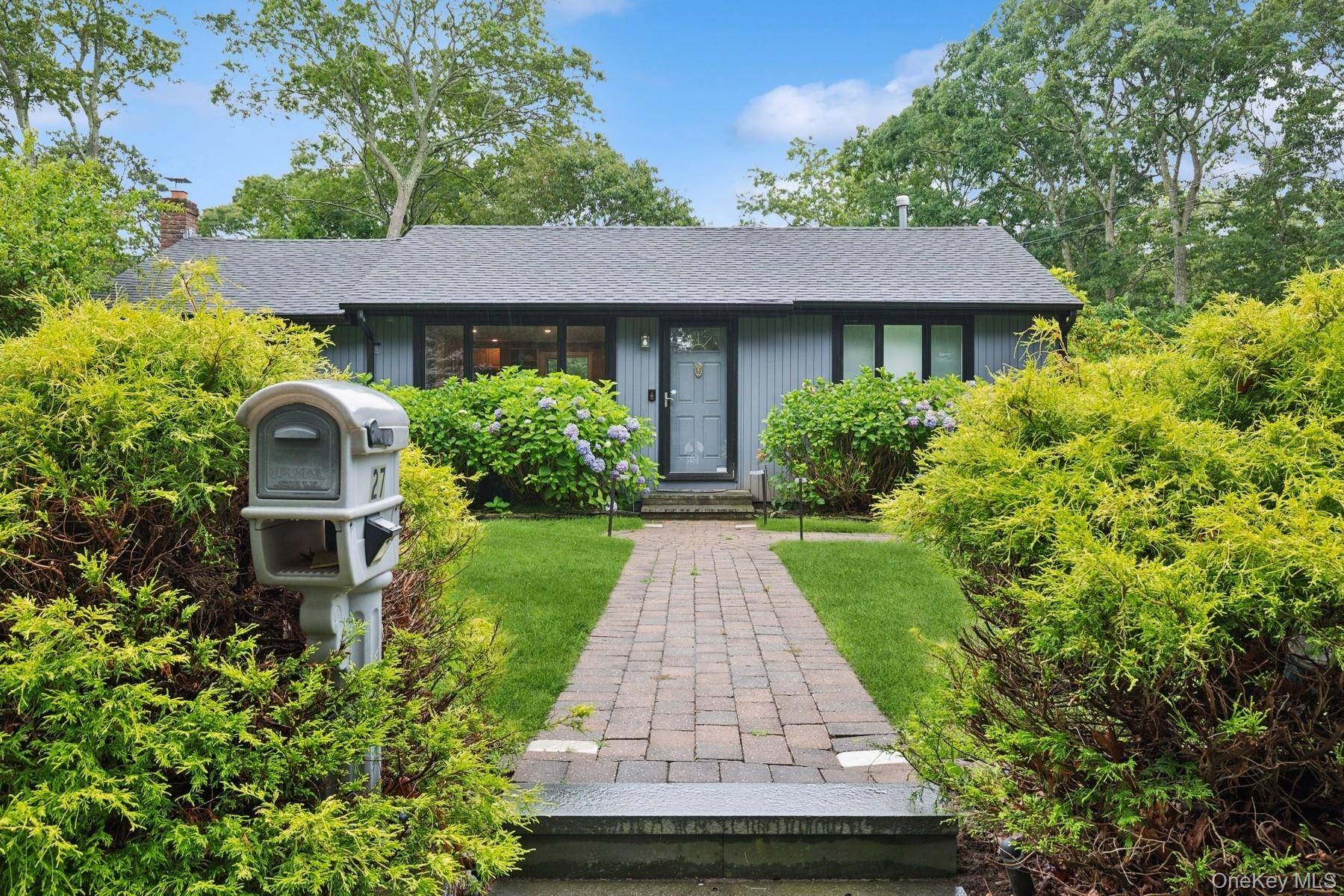 27 Atlantic AVE, Hampton Bays, NY 11946