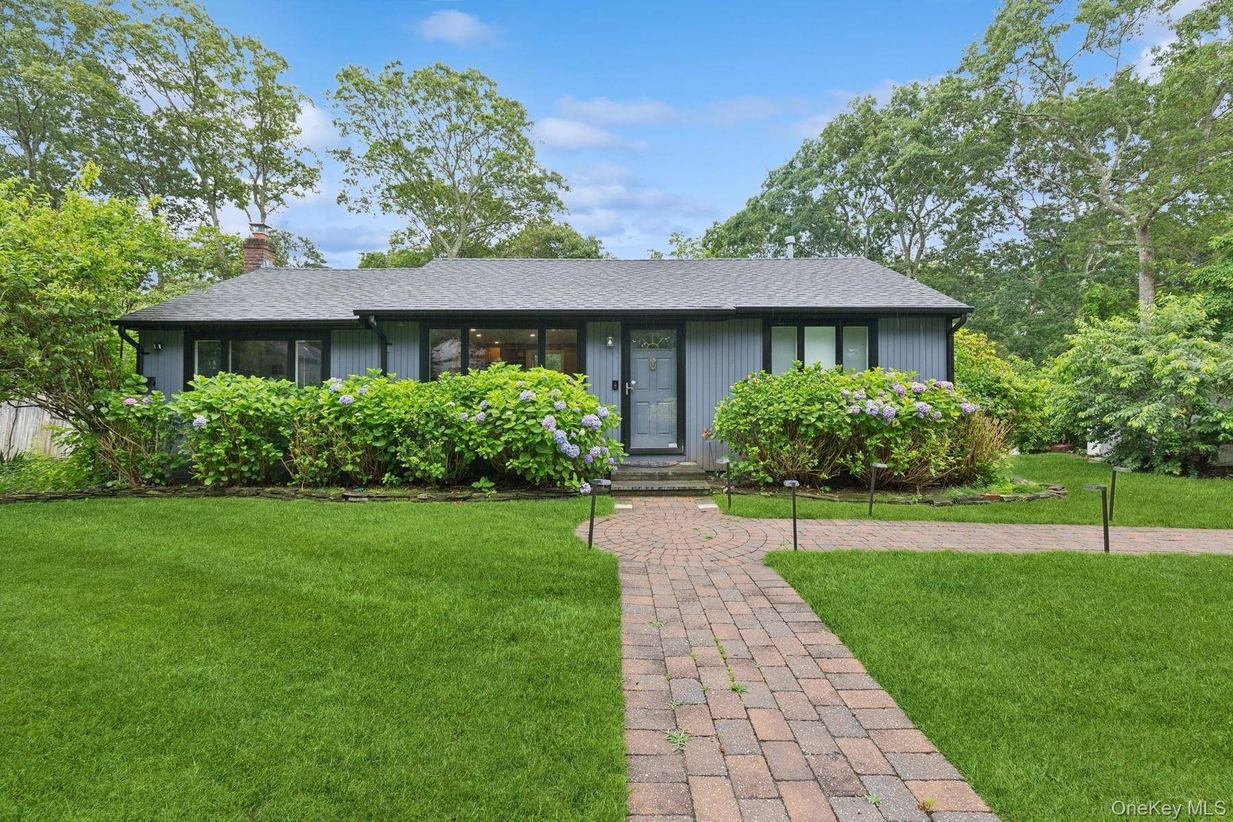 27 Atlantic AVE, Hampton Bays, NY 11946