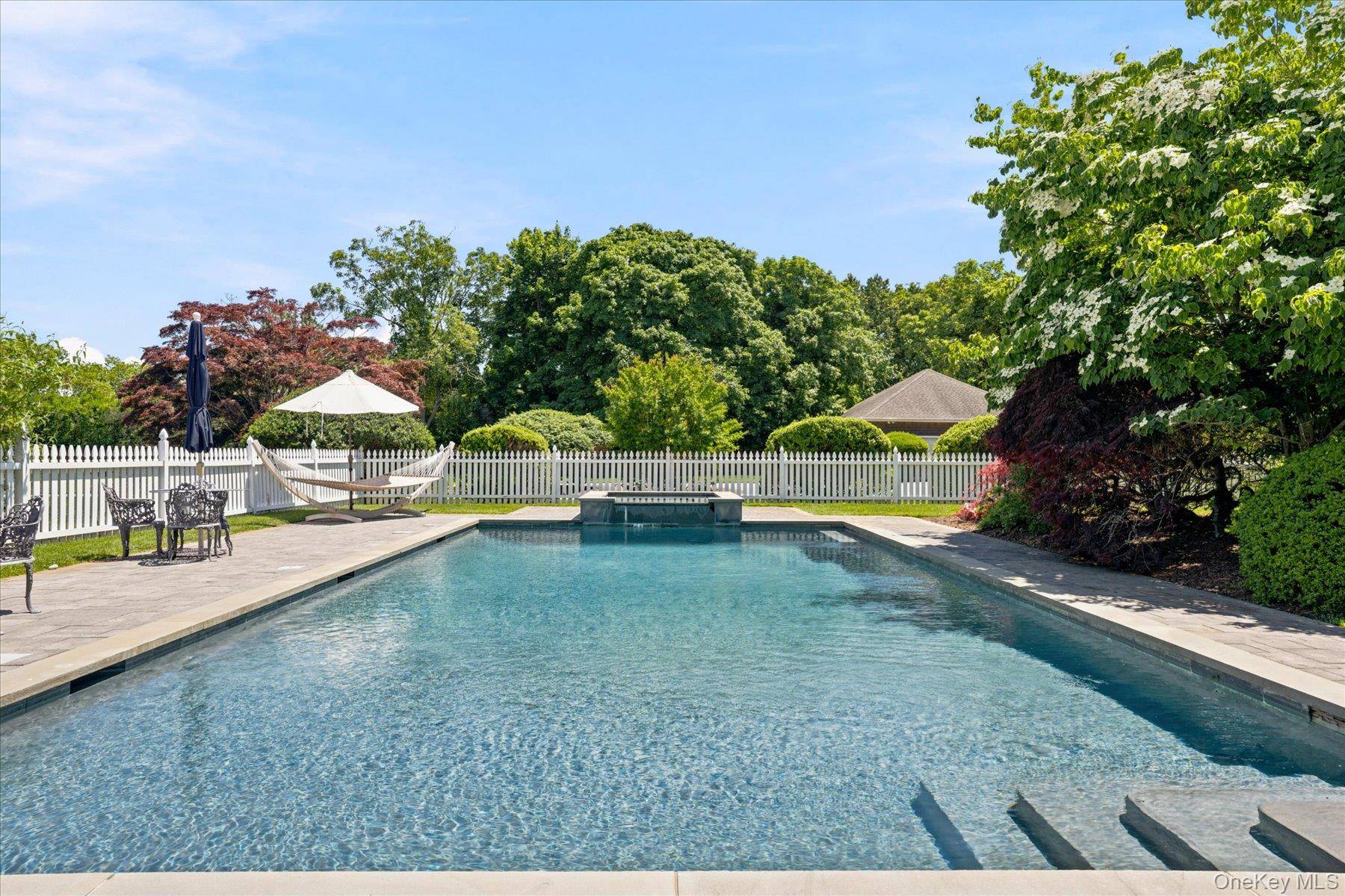 41 Seafield LN, Westhampton Beach, NY 11978