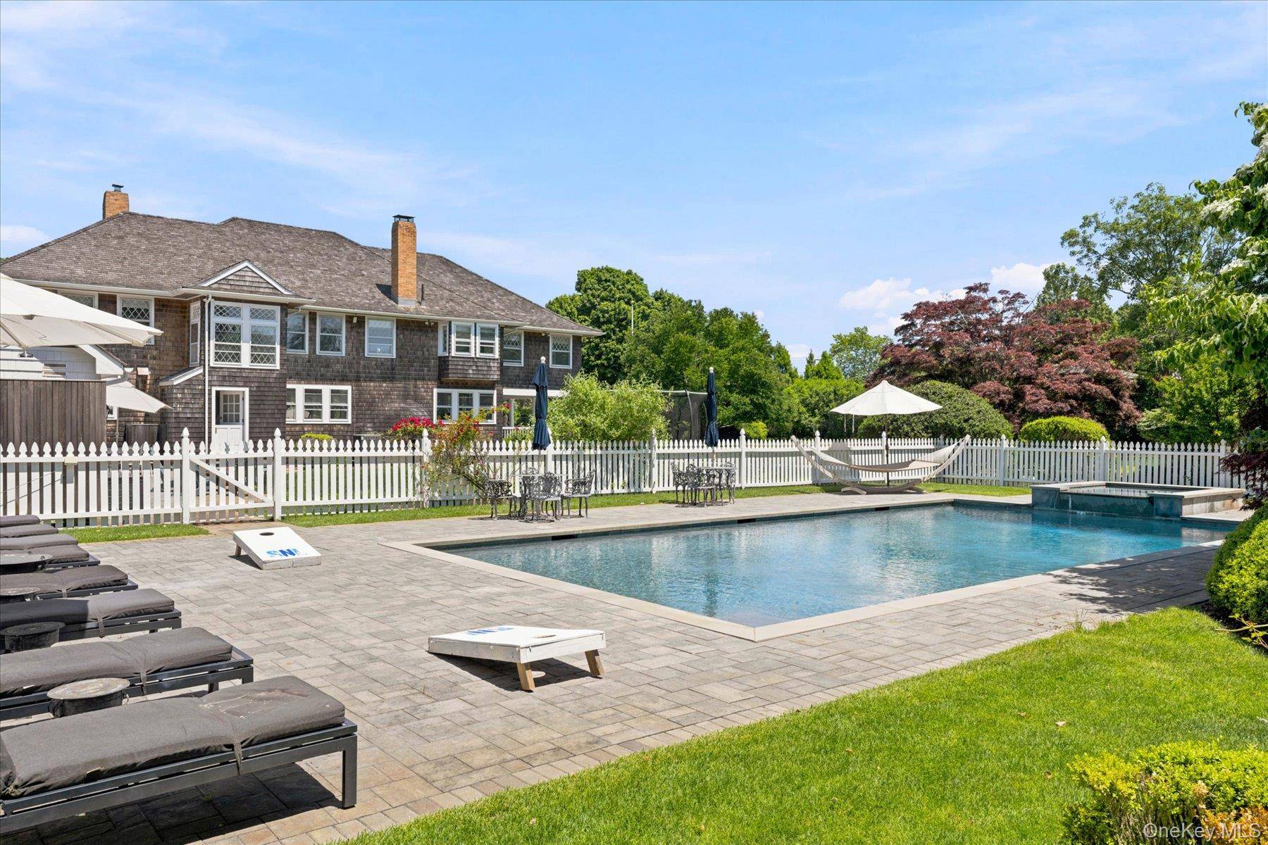41 Seafield LN, Westhampton Beach, NY 11978