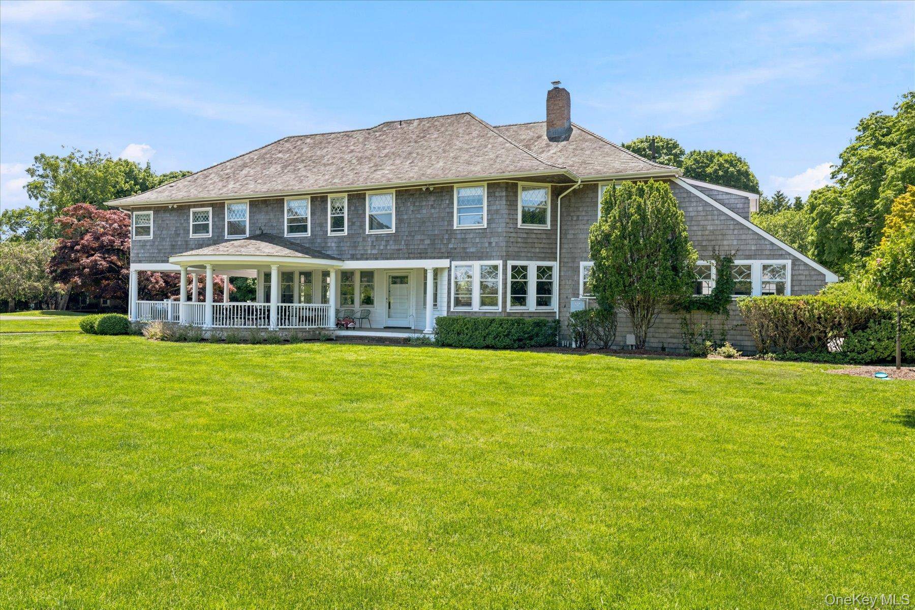 41 Seafield LN, Westhampton Beach, NY 11978