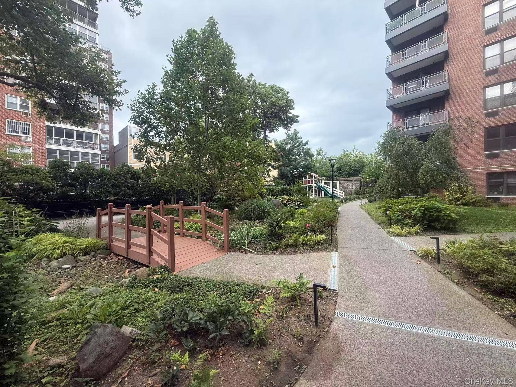 8710 51st AVE #3H, Elmhurst, NY 11373