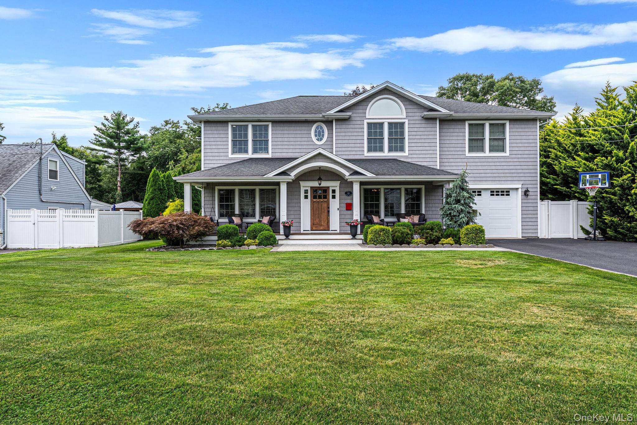 121 Bayway AVE, Bay Shore, NY 11706