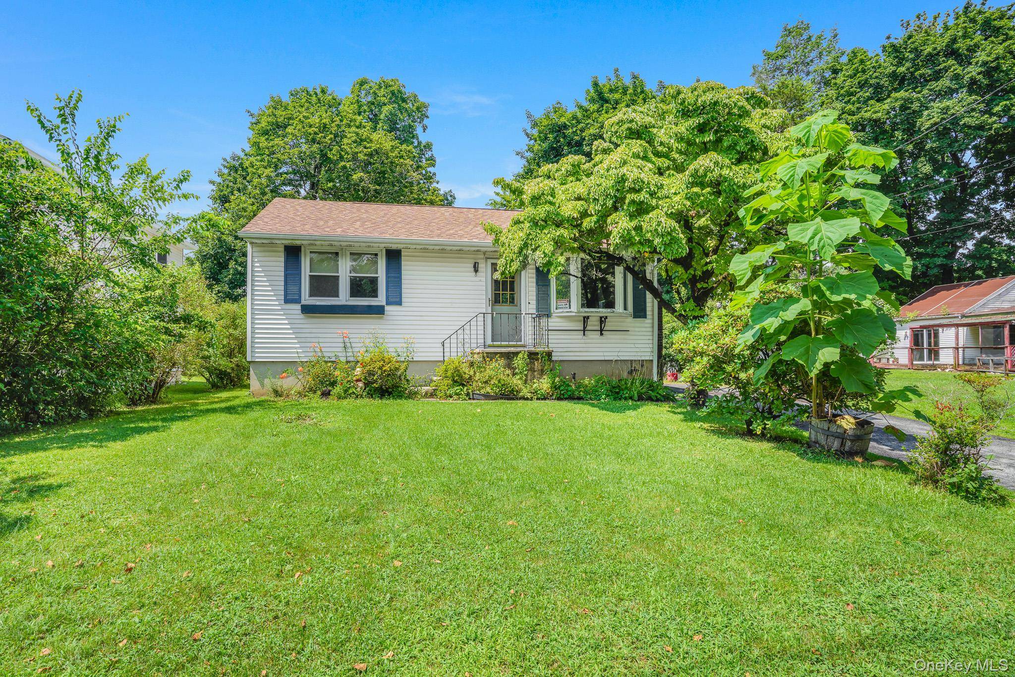 12 Raymond ST, Montrose, NY 10548