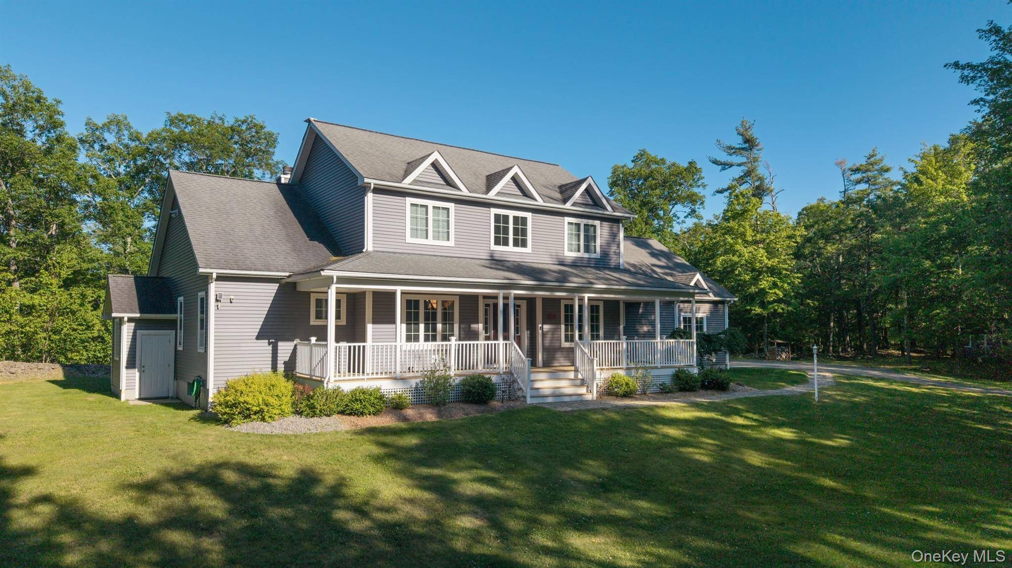 33 Cranberry LN, Saugerties, NY 12477