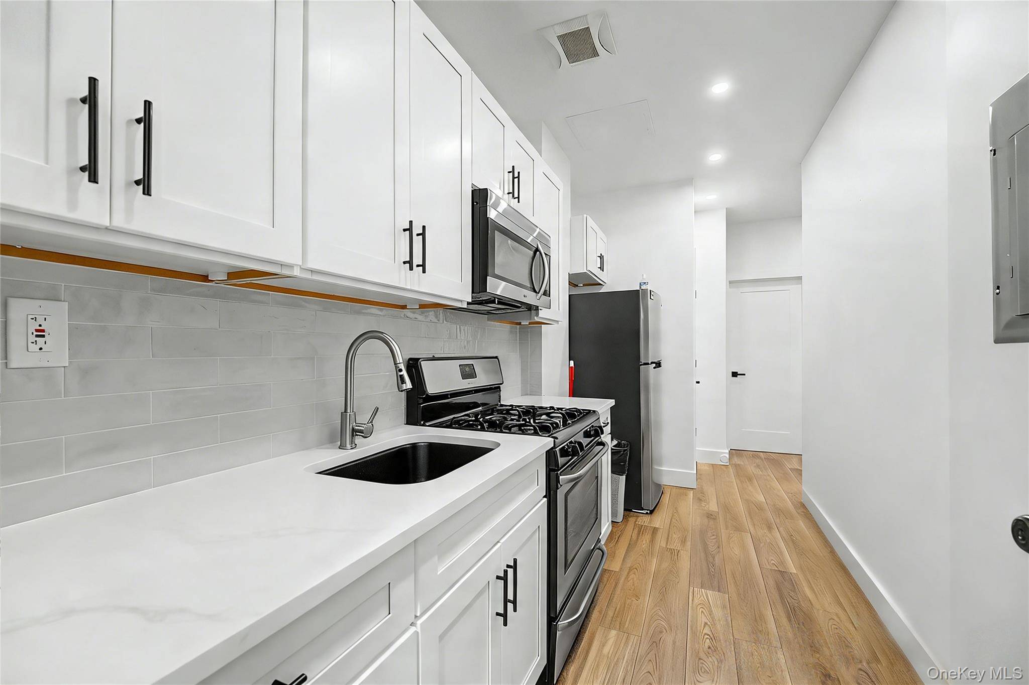 98-07 37th AVE, Corona, NY 11368