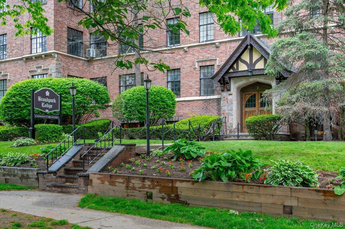 2 Westchester Ave #3N, White Plains, NY 10601