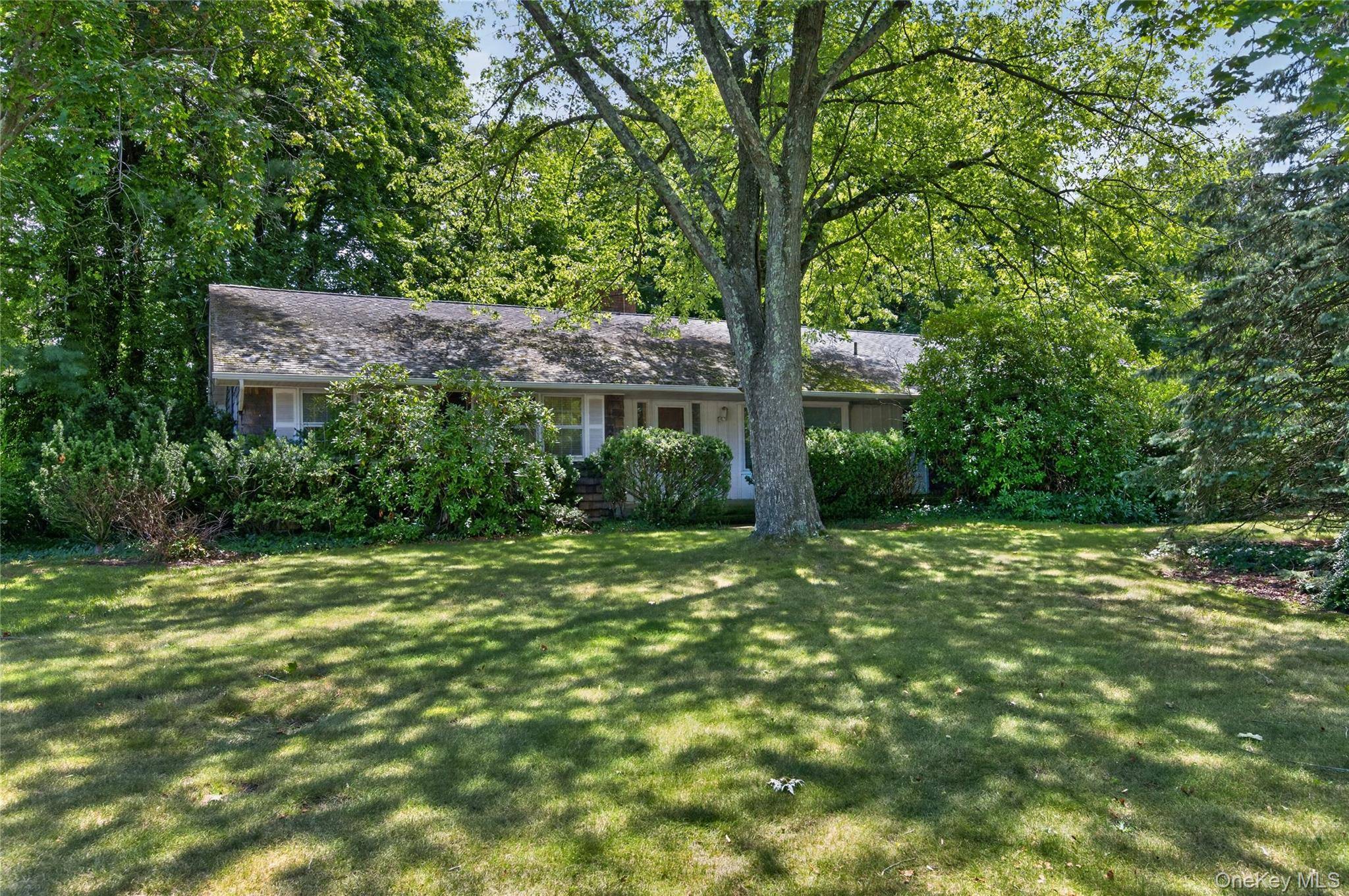 22 S Lot RD, Smithtown, NY 11787