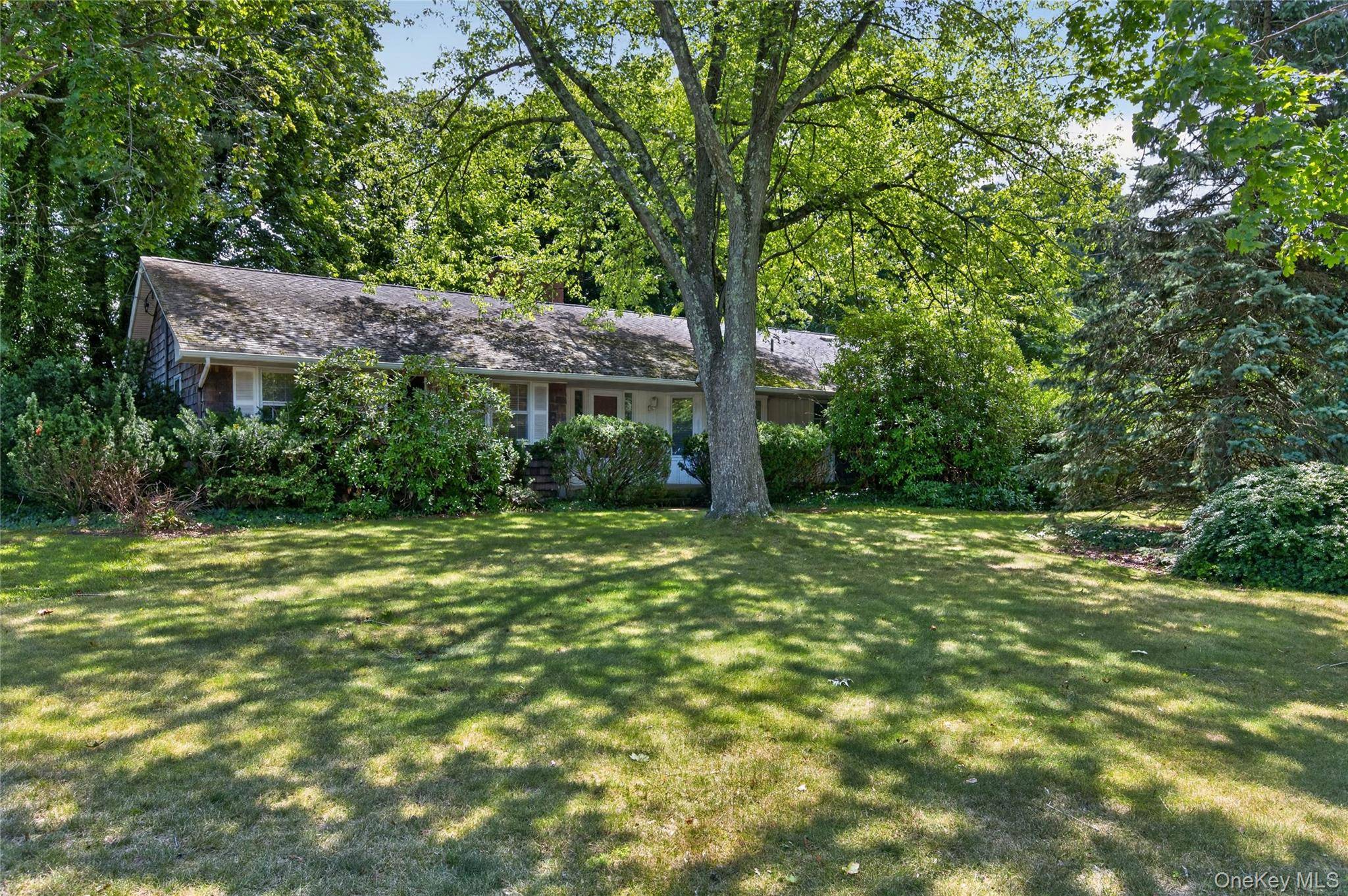 22 S Lot RD, Smithtown, NY 11787