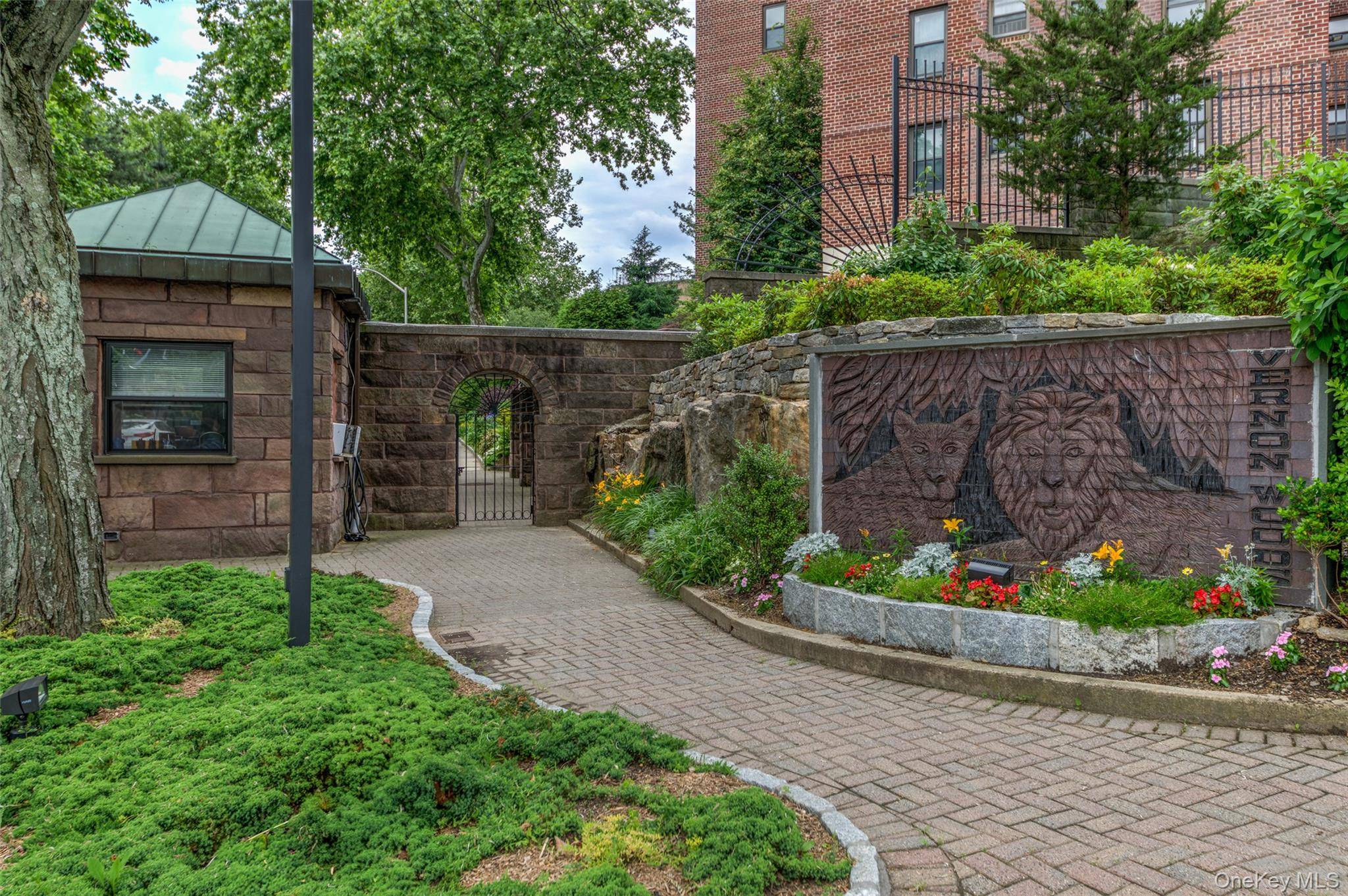 171 Pearsall DR #6E/6F, Mount Vernon, NY 10552