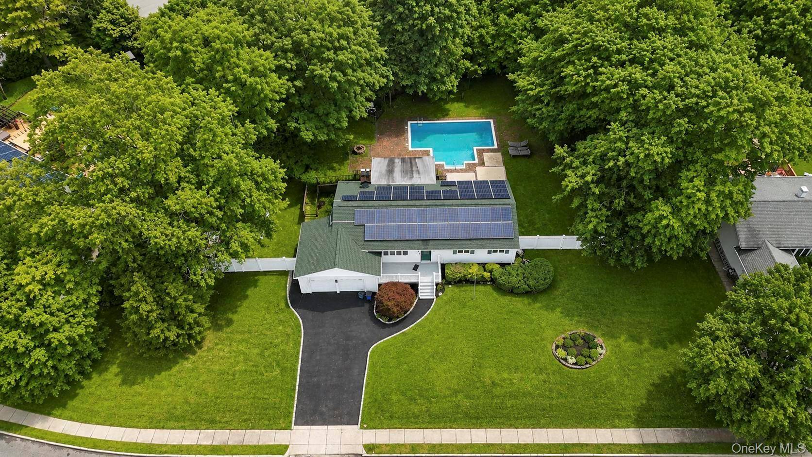 10 Aron DR, Bohemia, NY 11716