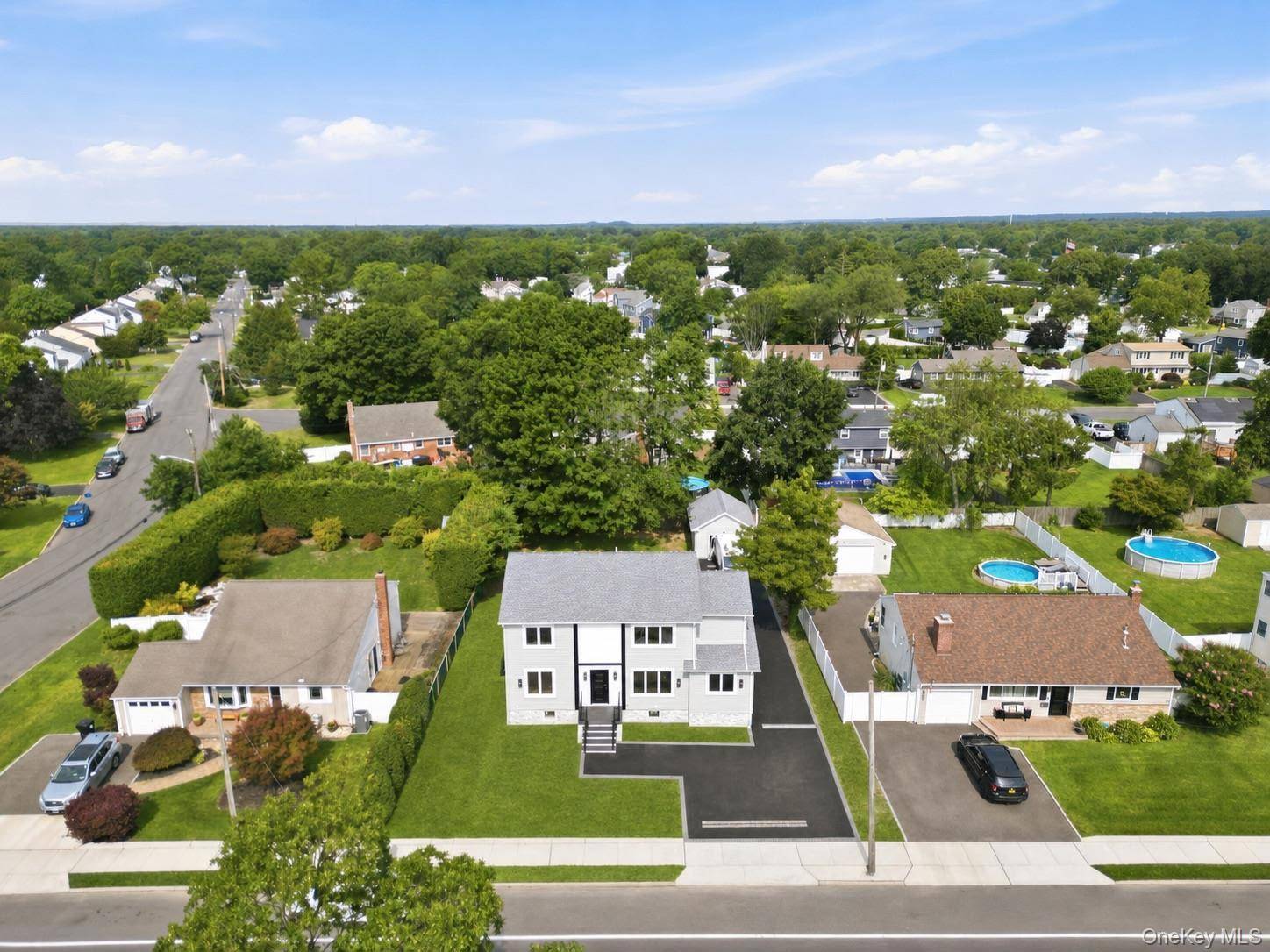 136 Udall RD, West Islip, NY 11795