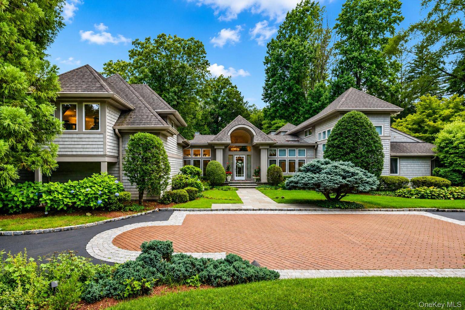 24 Winding LN, Upper Brookville, NY 11545