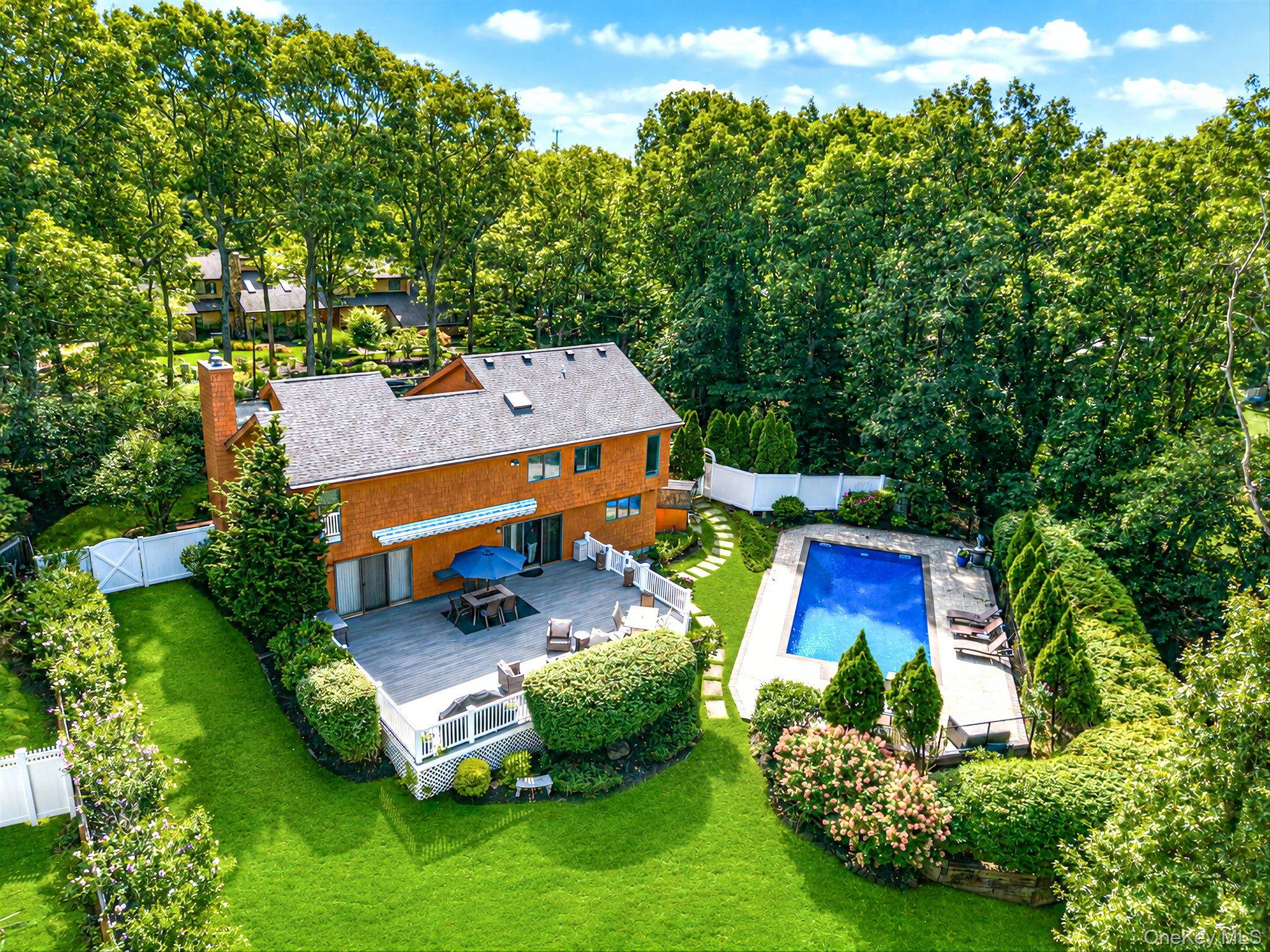 16 Oak Hills DR, Rocky Point, NY 11778