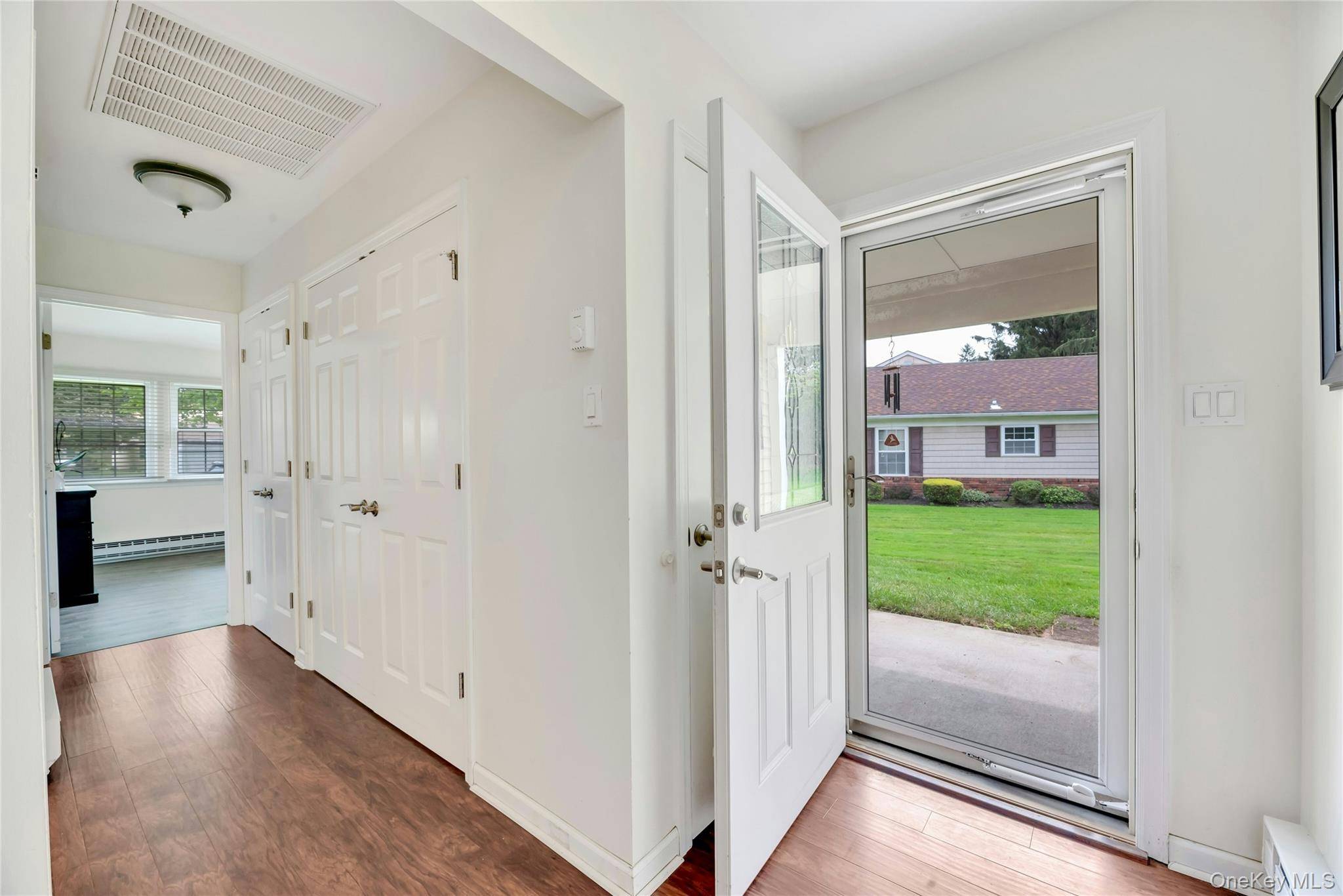 62 Hearthside DR, Mount Sinai, NY 11766