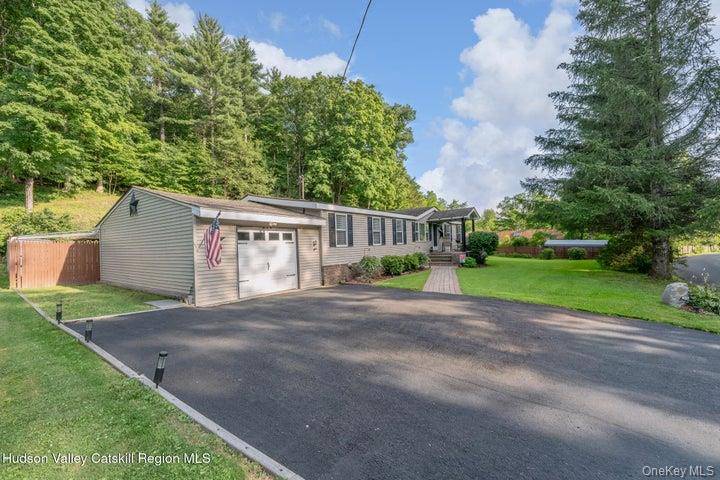618 Old Stage RD, Saugerties, NY 12477