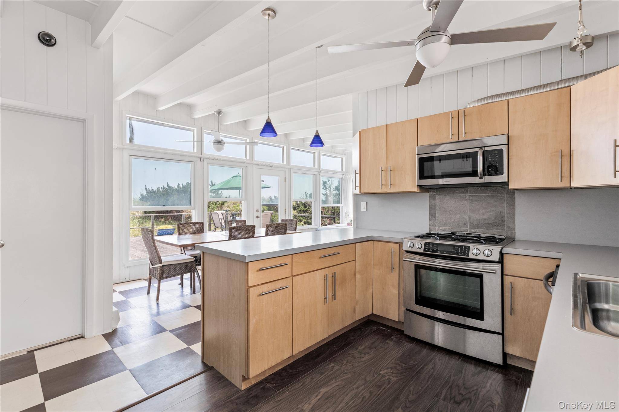 59 Laurel AVE, Seaview, NY 11770