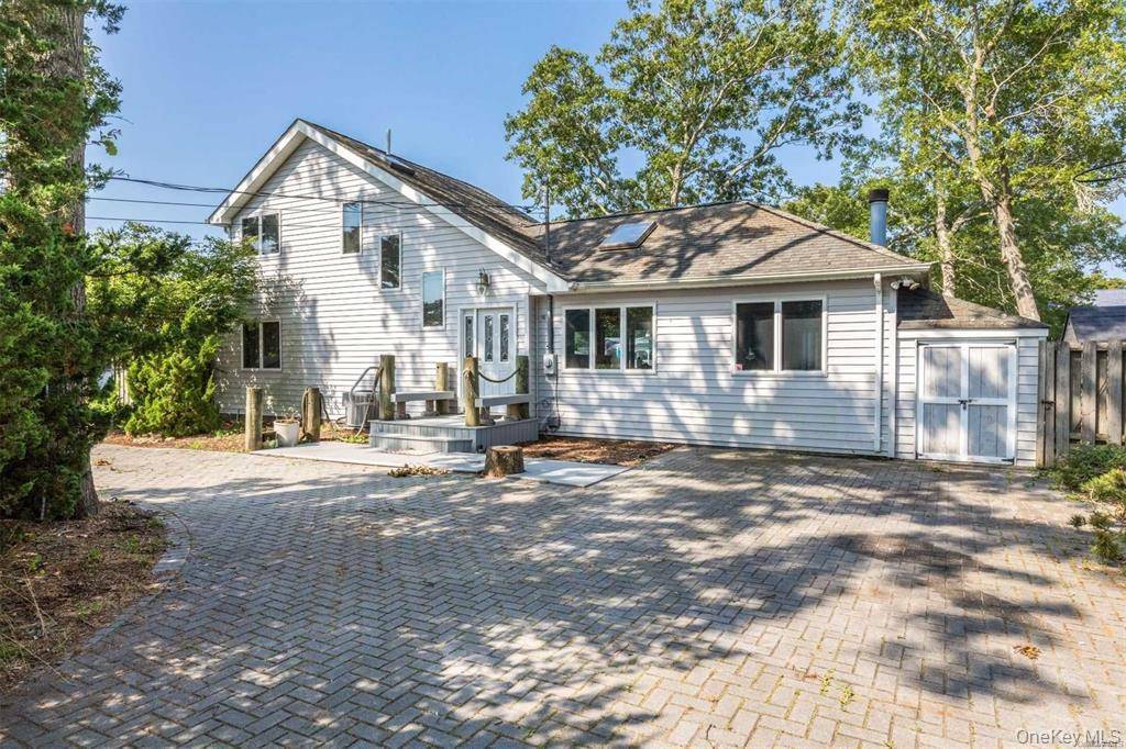 18 Tarpon RD, East Quogue, NY 11942