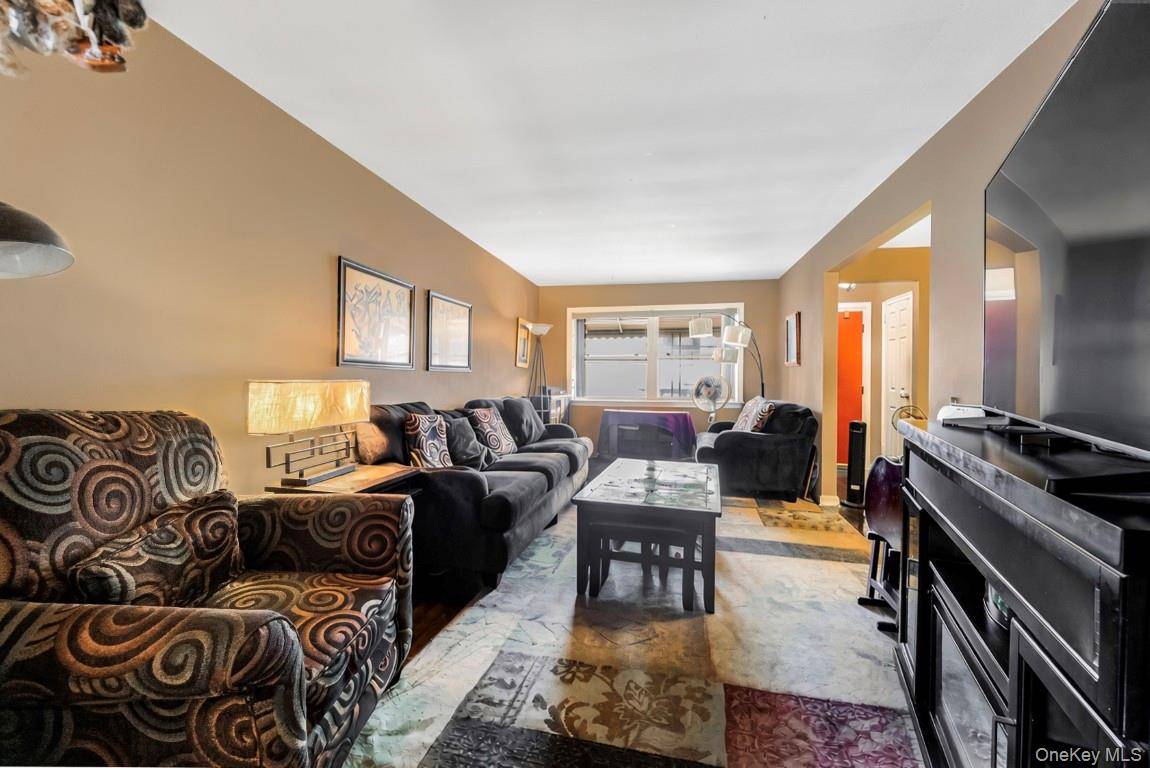 725 E 230th ST, Bronx, NY 10466