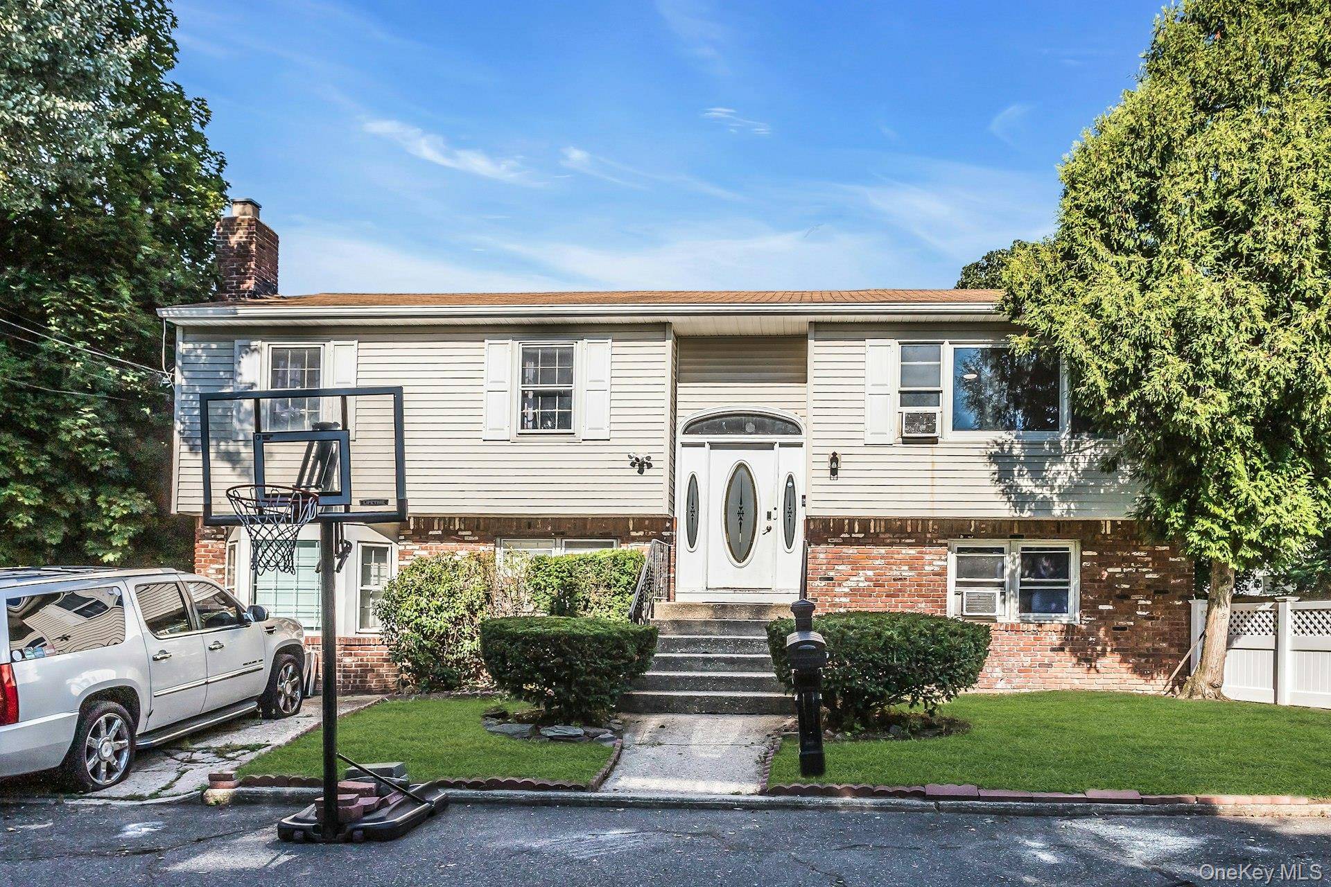 1 Karen CT, Bayville, NY 11709