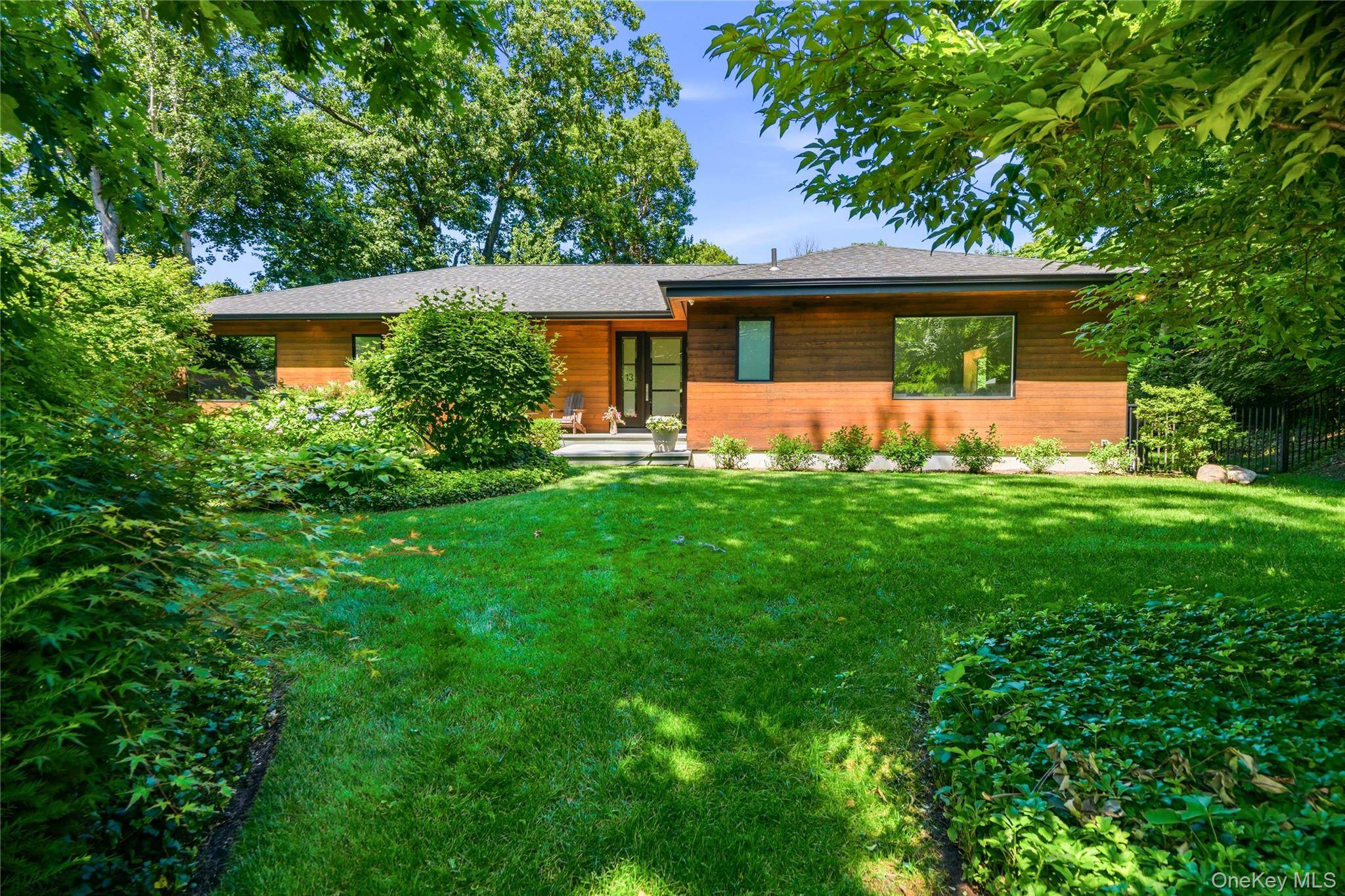 13 The PNES, Roslyn Estates, NY 11576