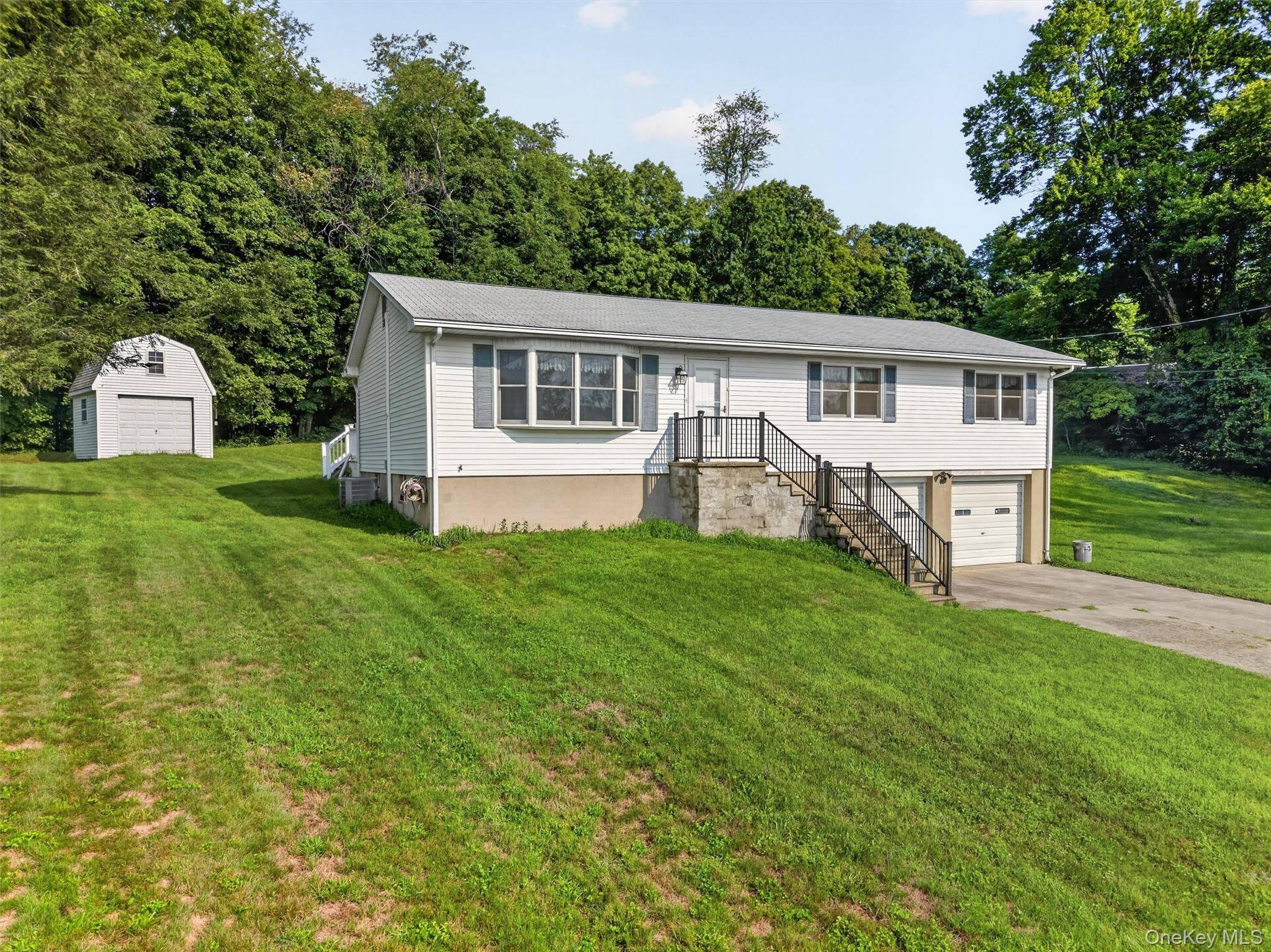 72 St Andrews RD, Walden, NY 12586