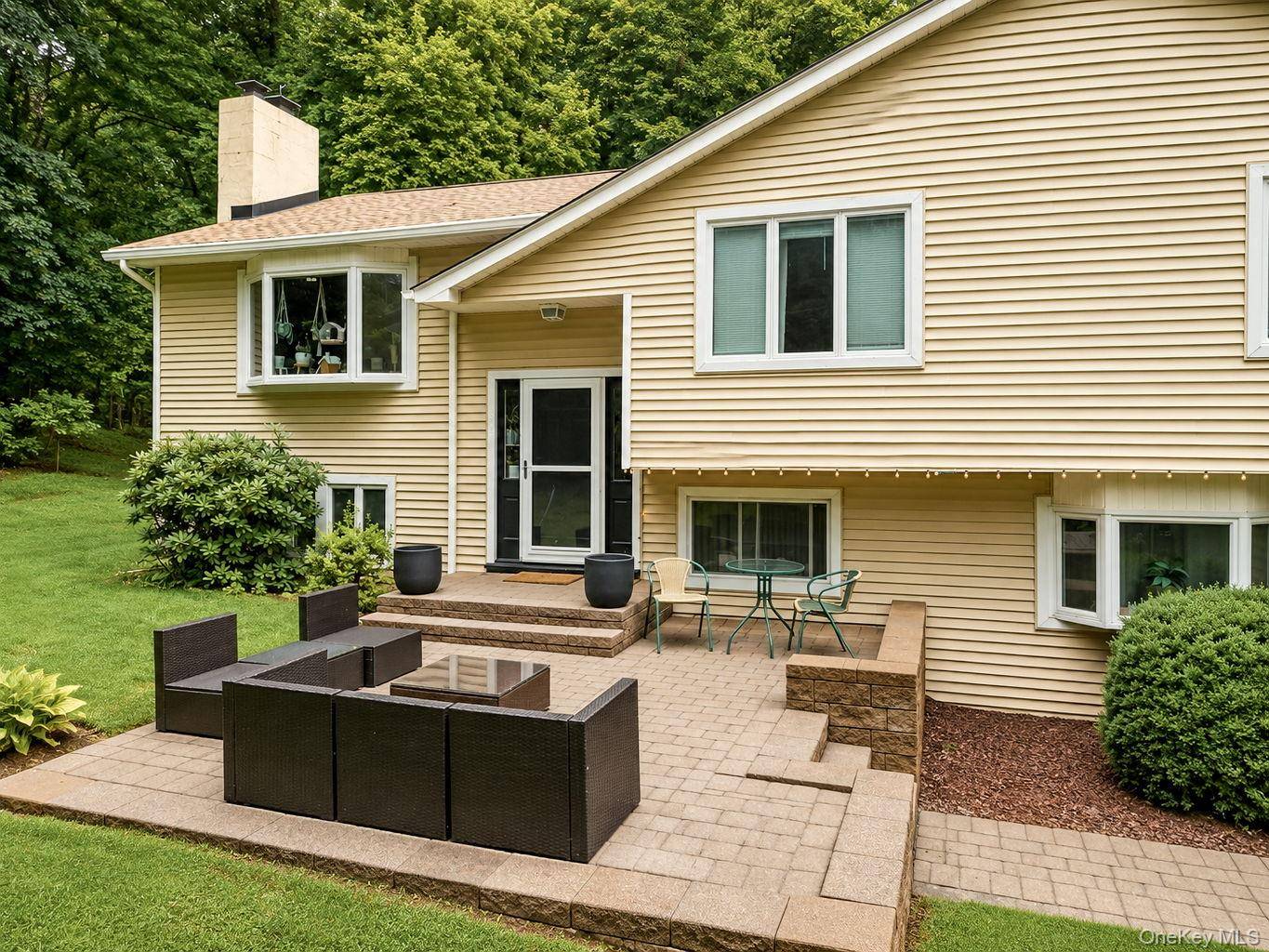 386 Nashopa RD, Bloomingburg, NY 12721
