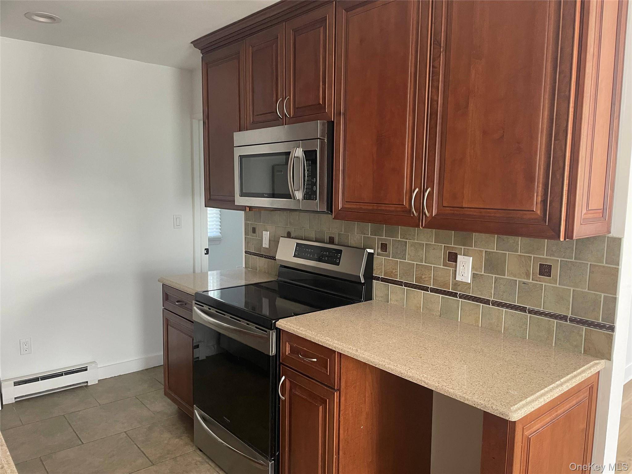 43 Brushy Neck LN #13, Westhampton, NY 11977