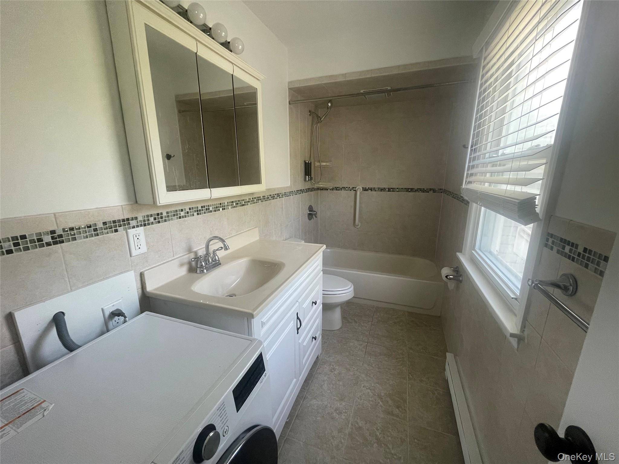 43 Brushy Neck LN #13, Westhampton, NY 11977