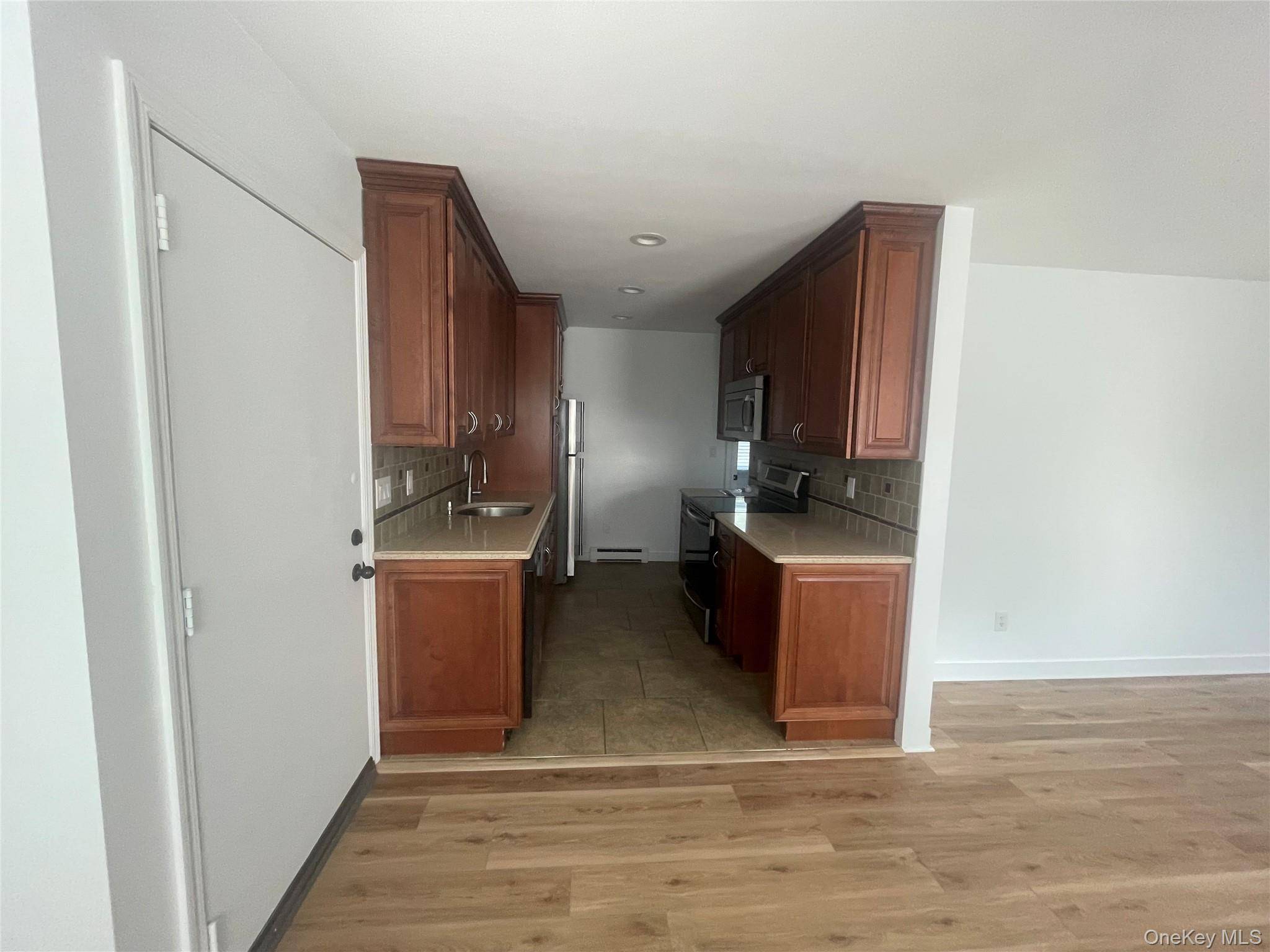 43 Brushy Neck LN #13, Westhampton, NY 11977
